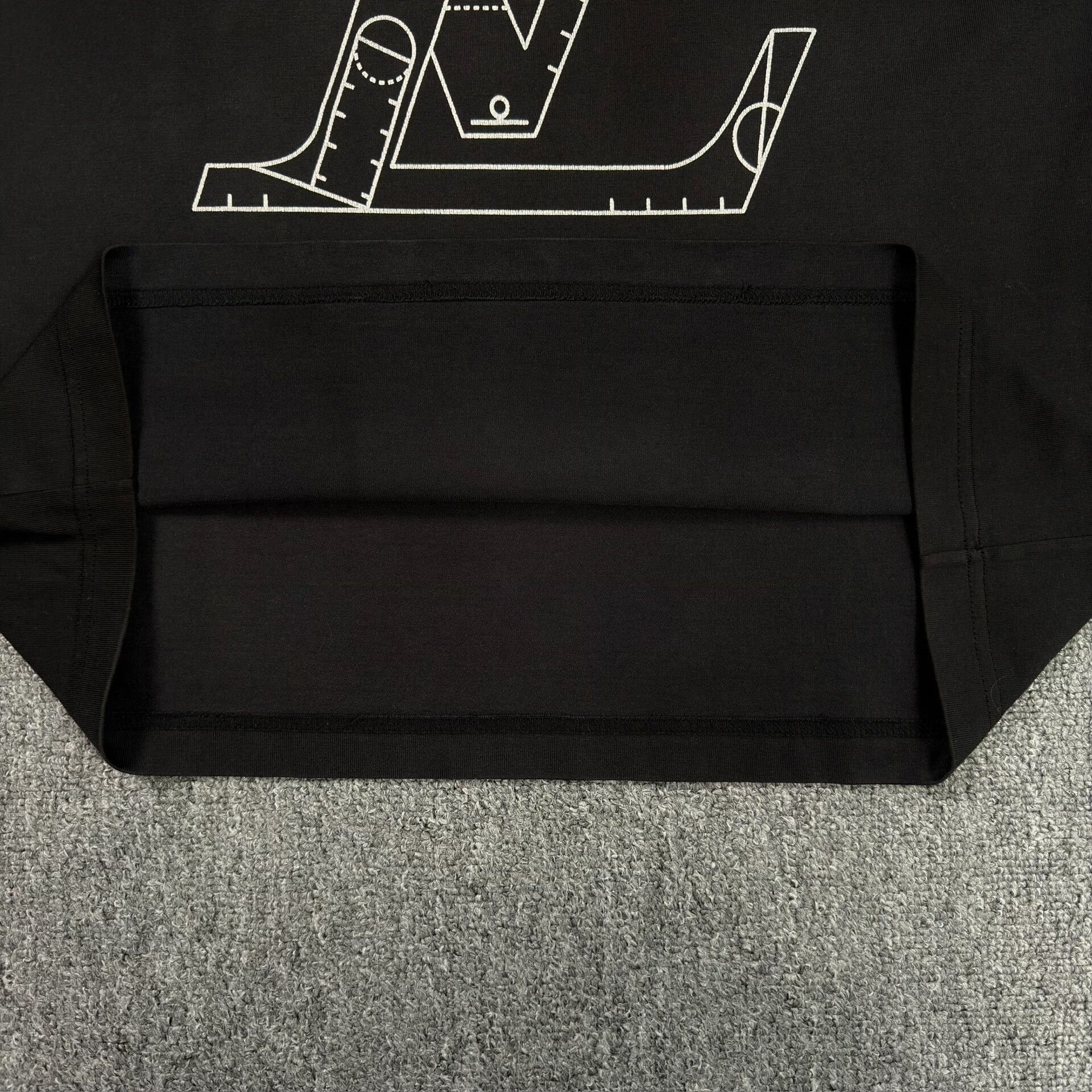 Louis Vuitton Louis Vuitton x NBA Logo T-Shirt M Size US M / EU 48-50 / 2 - 5 Thumbnail