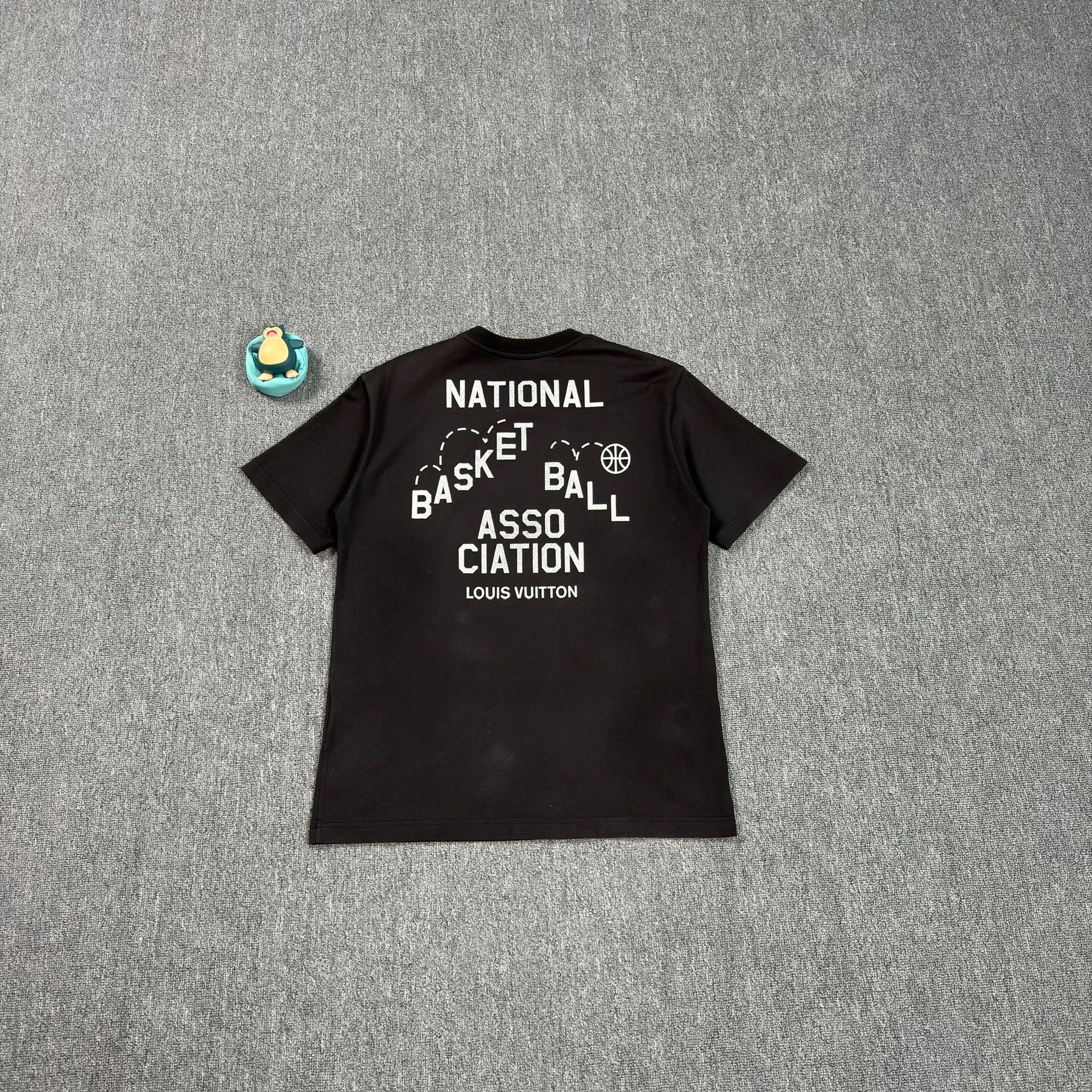 Louis Vuitton Louis Vuitton x NBA Logo T-Shirt M Size US M / EU 48-50 / 2 - 2 Thumbnail