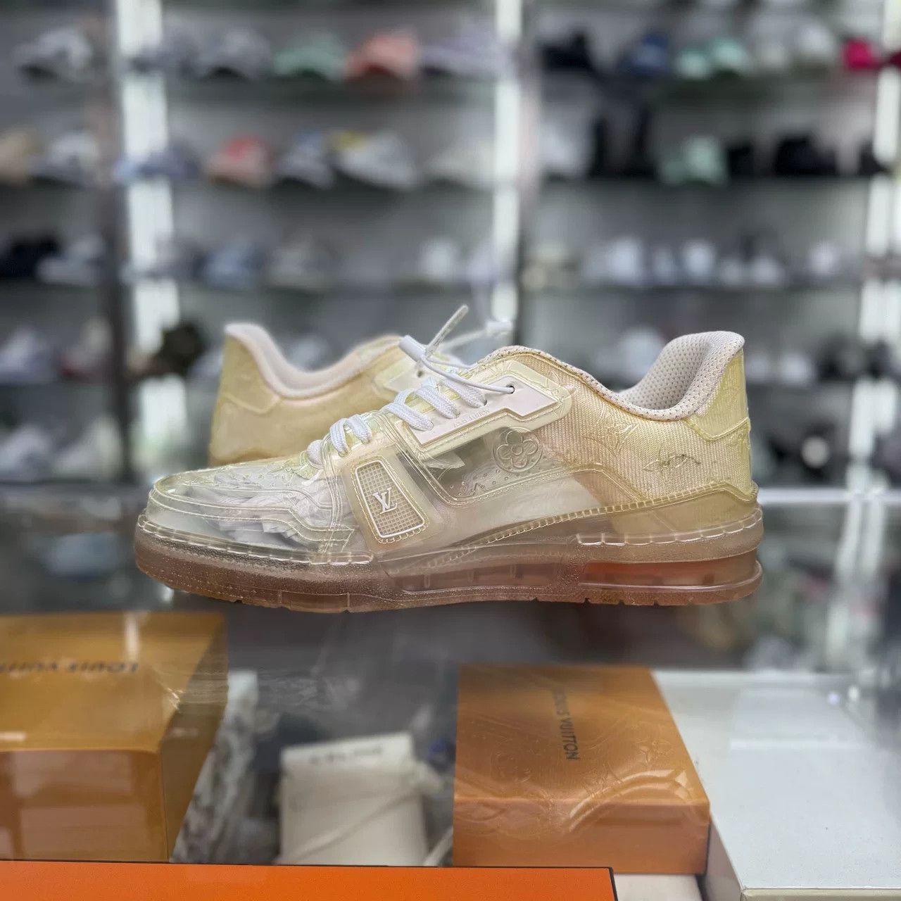 Louis Vuitton Louis Vuitton Training White Lowtop Sneakers 7.5 Men Size US 7.5 / EU 40-41 - 5 Thumbnail