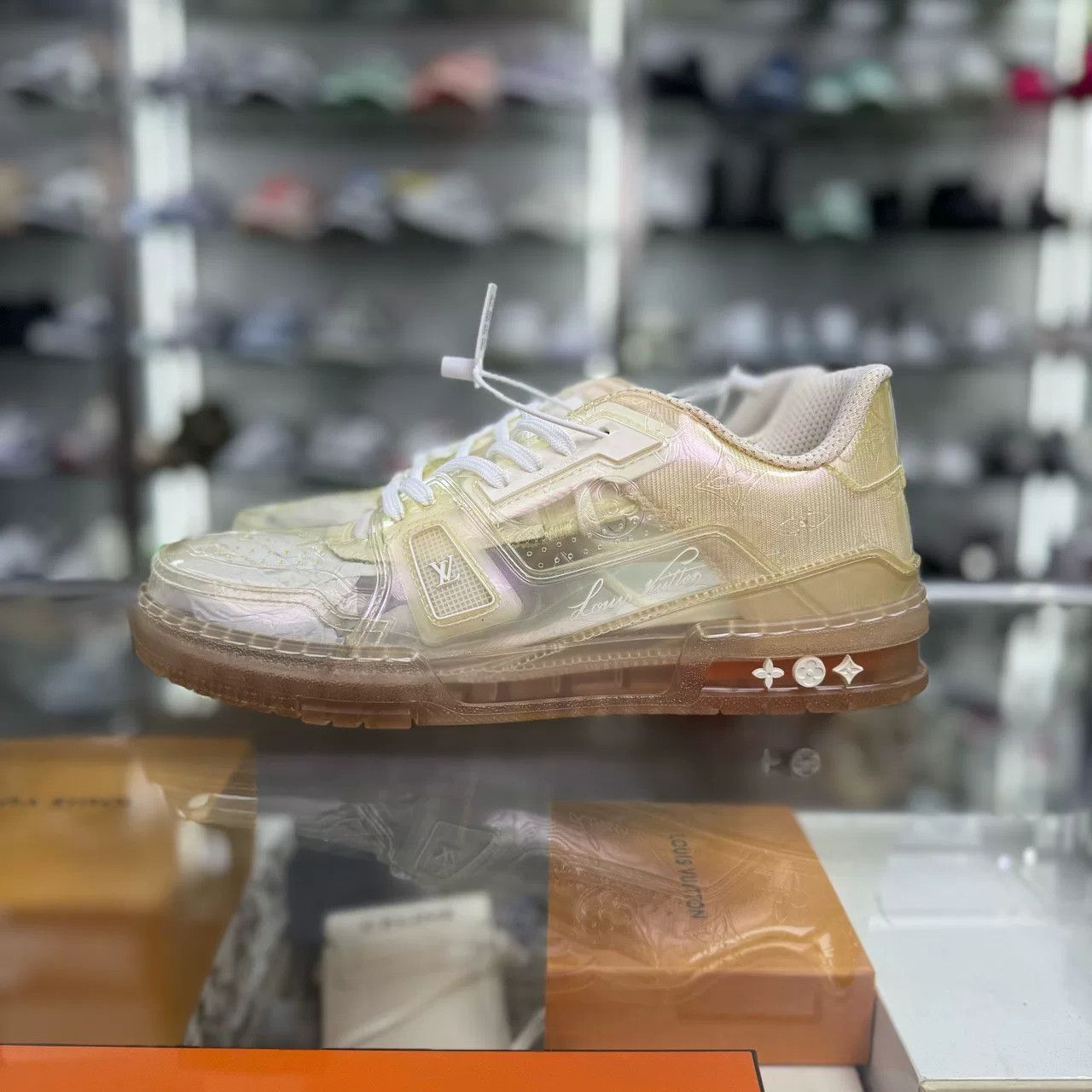 Louis Vuitton Louis Vuitton Training White Lowtop Sneakers 7.5 Men Size US 7.5 / EU 40-41 - 3 Thumbnail