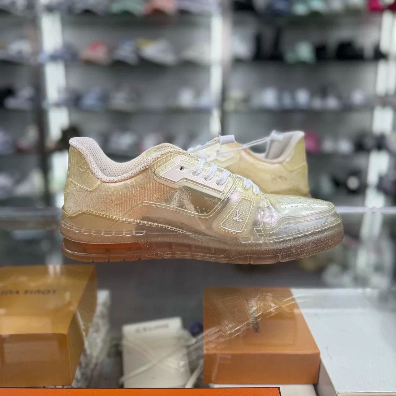 Louis Vuitton Louis Vuitton Training White Lowtop Sneakers 7.5 Men Size US 7.5 / EU 40-41 - 4 Thumbnail