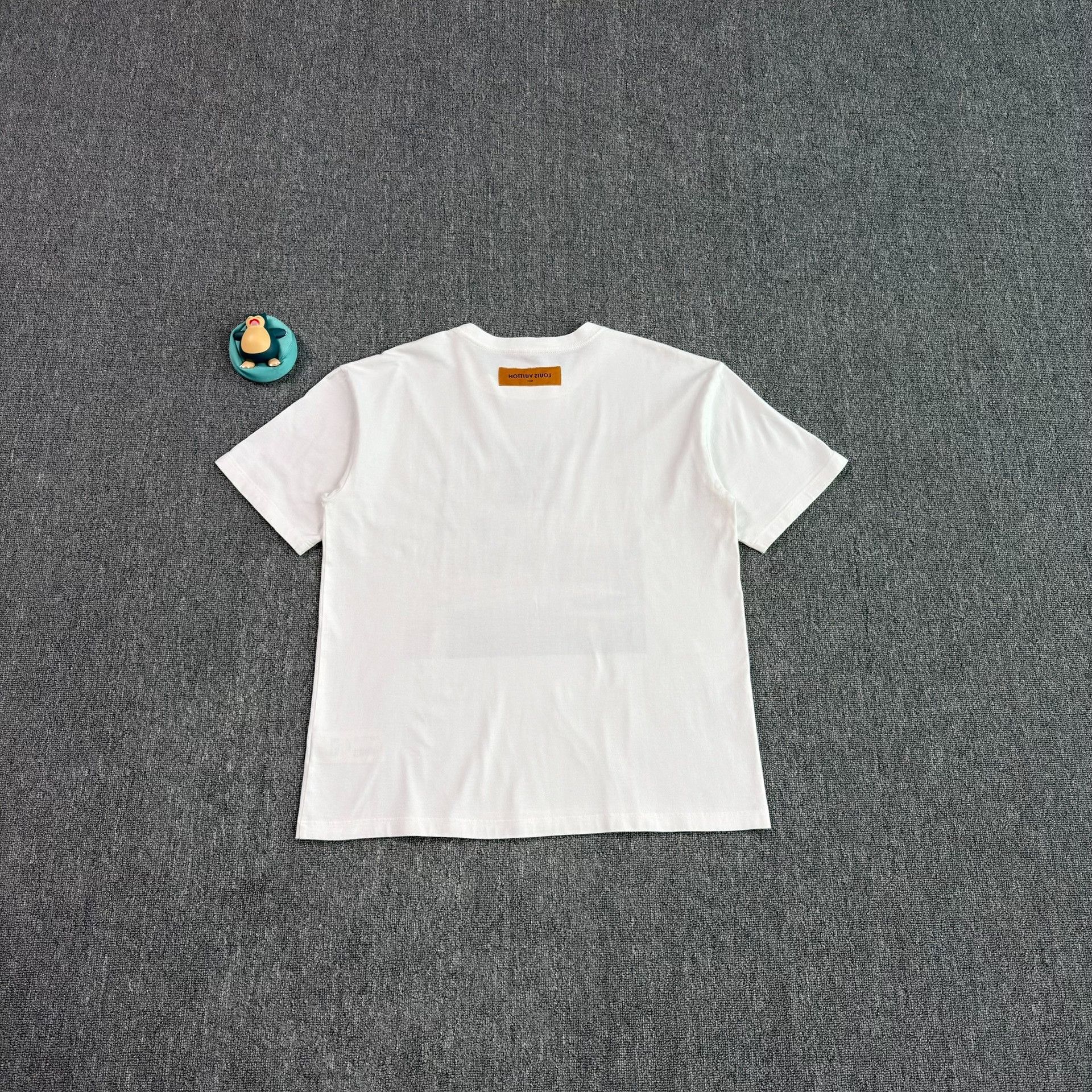Louis Vuitton Louis Vuitton Room Graphic T-Shirt XL Size US XL / EU 56 / 4 - 7 Thumbnail