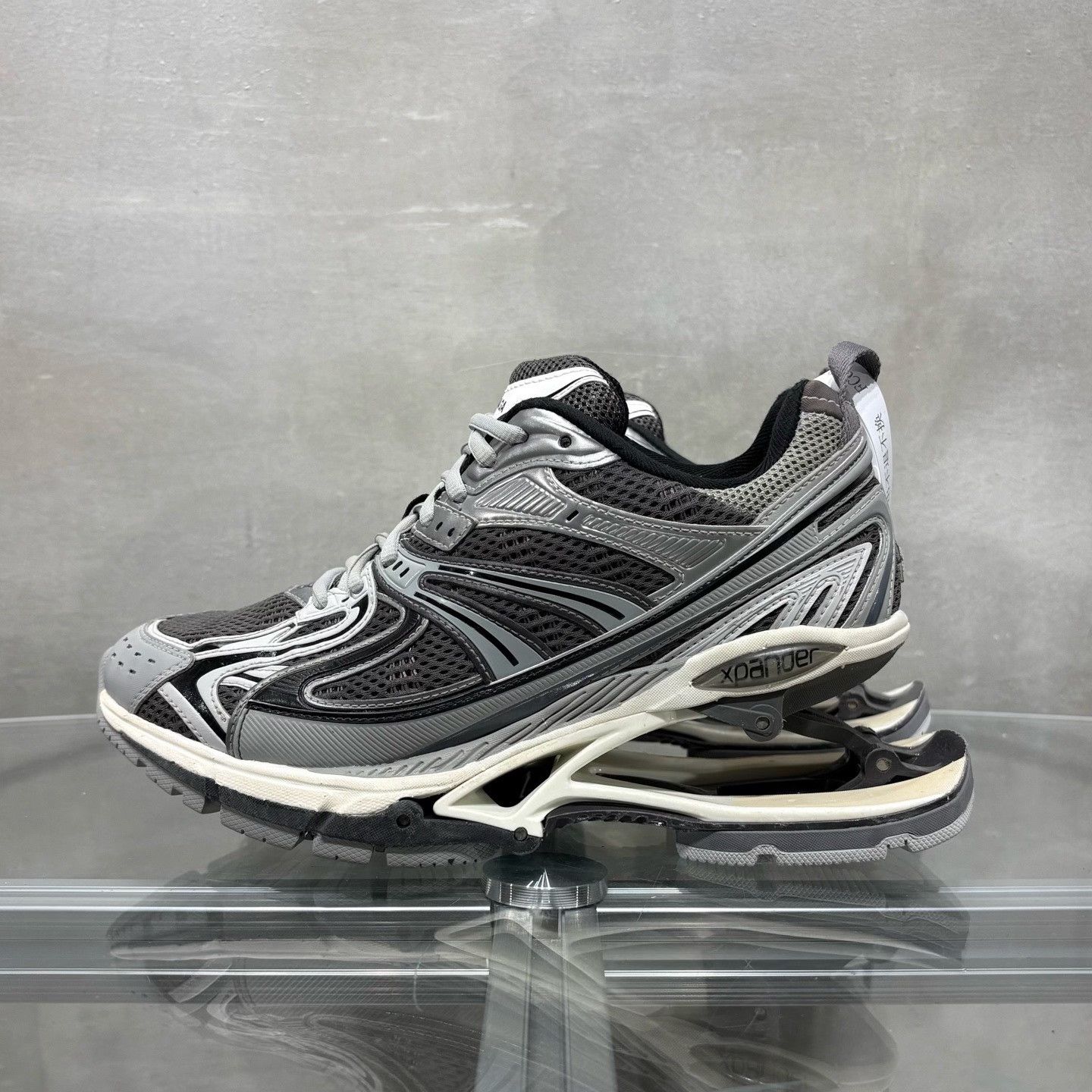Balenciaga Balenciaga Gray Lowtop Sneakers 6 Men Size US 6 / EU 39 - 3 Thumbnail