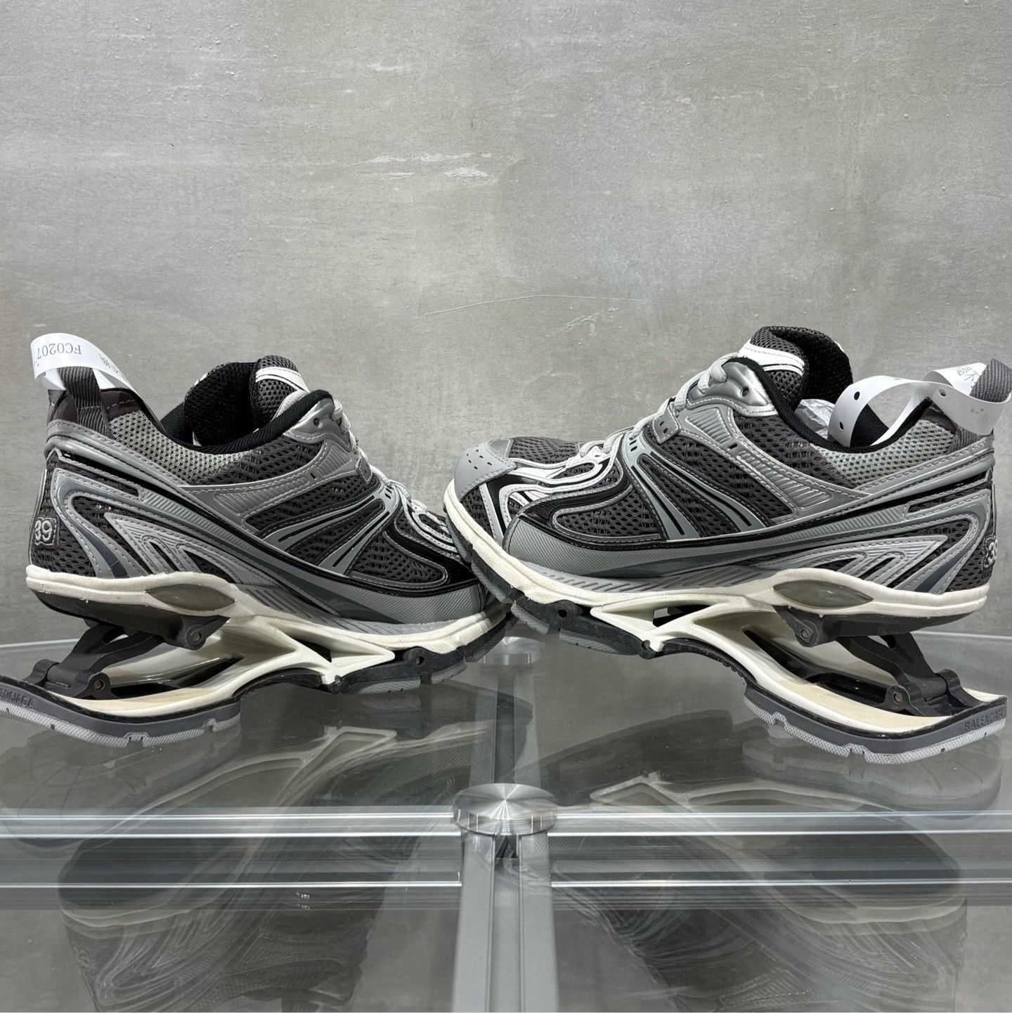 Balenciaga Balenciaga Gray Lowtop Sneakers 6 Men Size US 6 / EU 39 - 5 Thumbnail