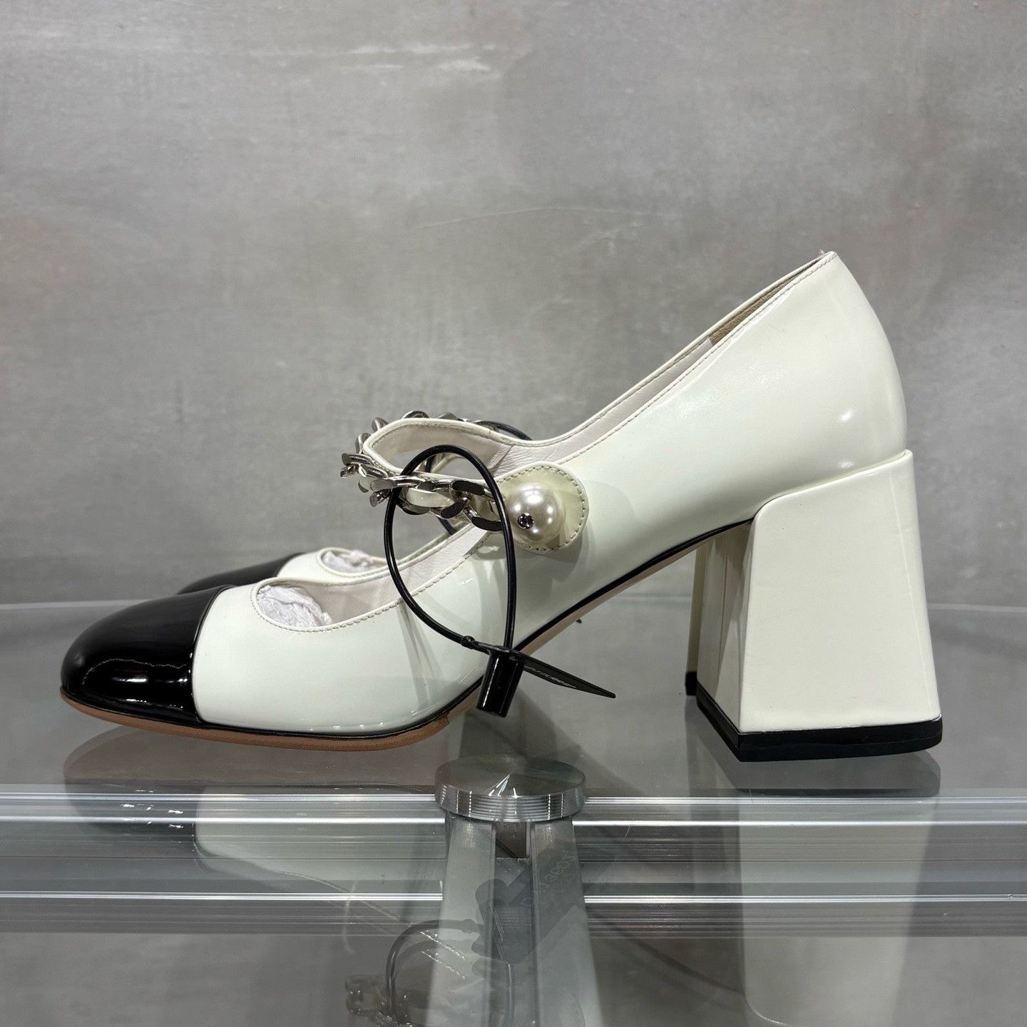 Miu Miu Miu Miu Black Lowtop Sneakers it_38 Women Size US 8 / IT 38 - 3 Thumbnail