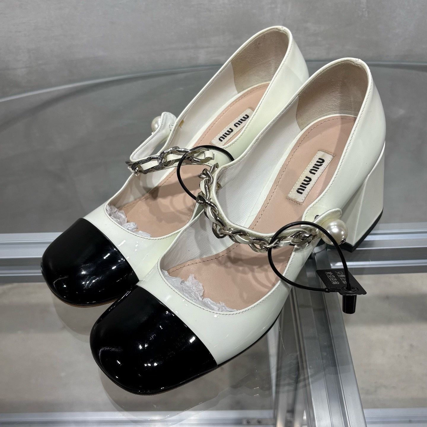 Miu Miu Miu Miu Black Lowtop Sneakers it_38 Women Size US 8 / IT 38 - 2 Thumbnail