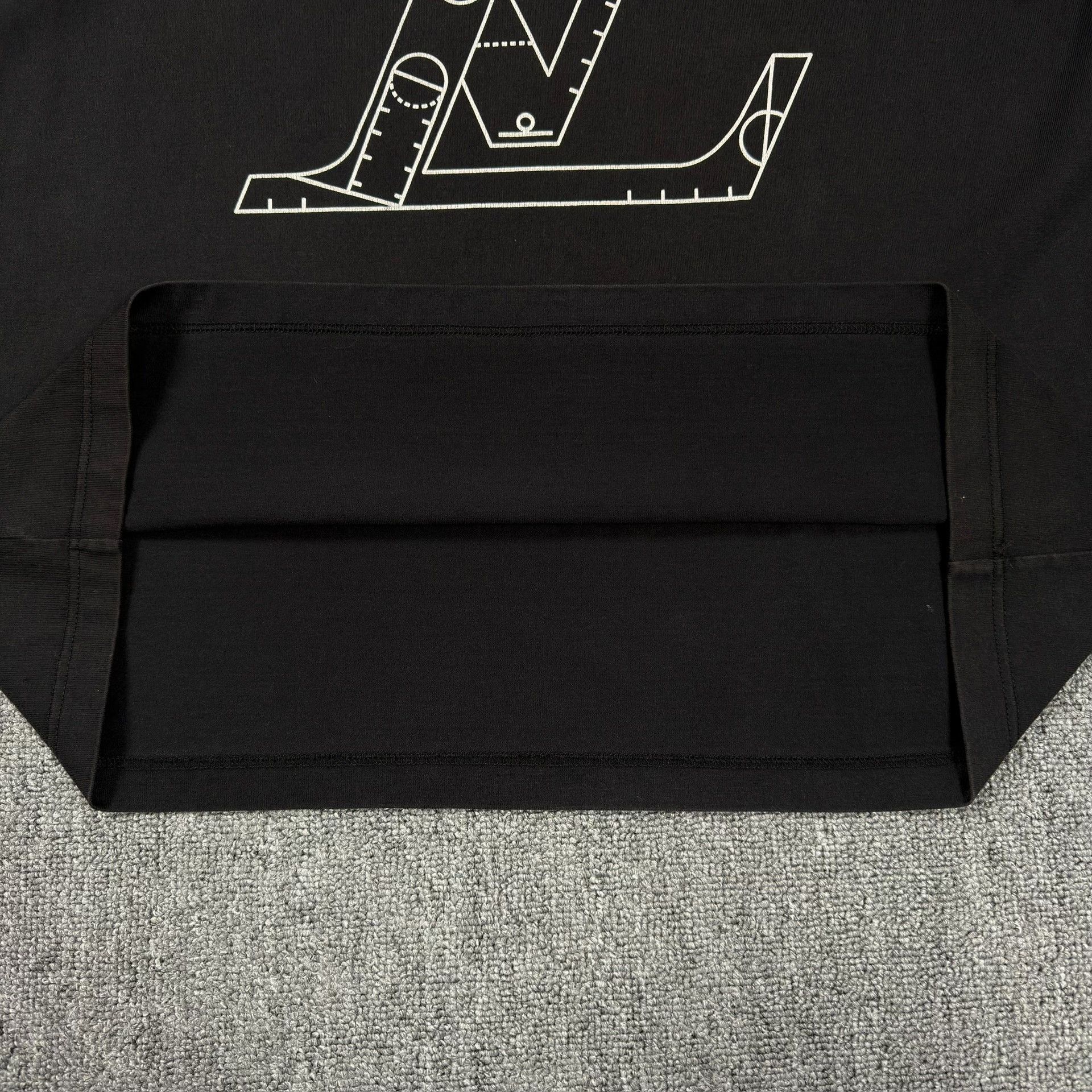 Louis Vuitton Louis Vuitton x NBA Logo Print T-Shirt XXL Size US XXL / EU 58 / 5 - 4 Thumbnail