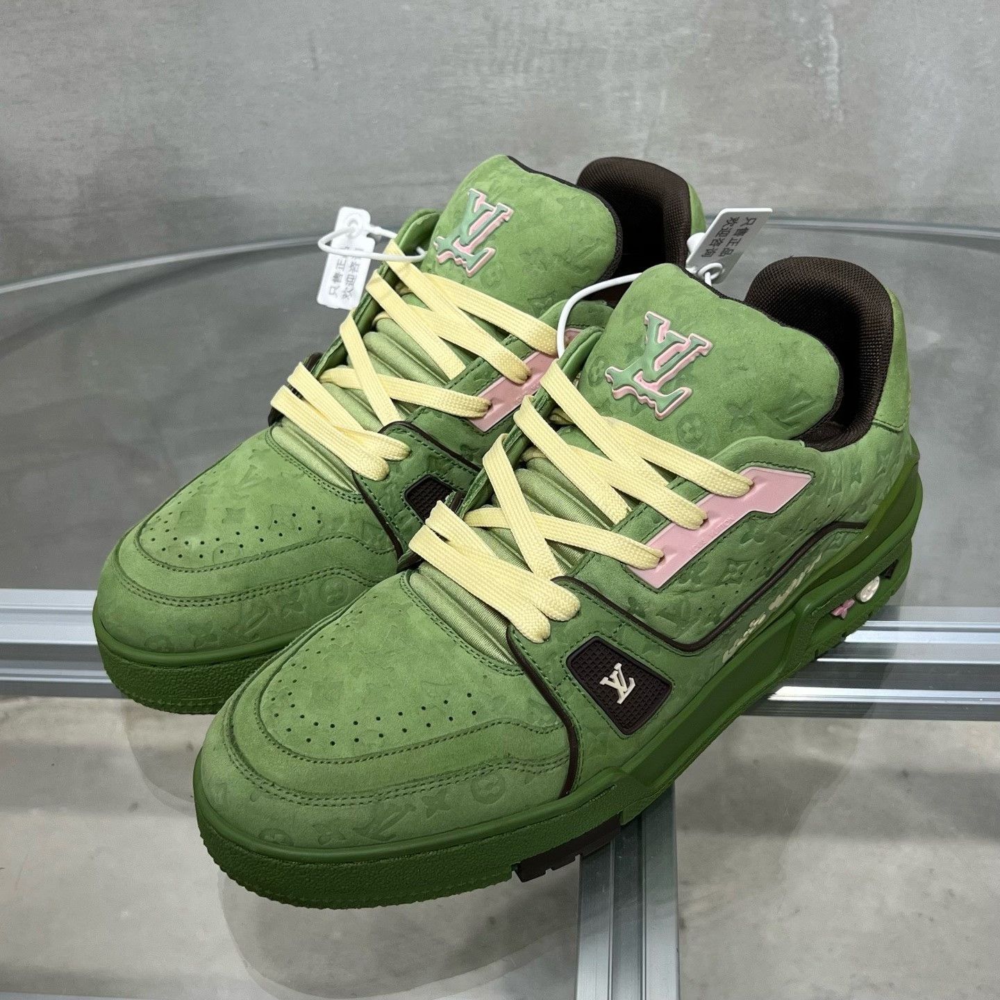 Louis Vuitton Louis Vuitton Training Green Lowtop Sneakers 6 Men Size US 6 / EU 39 - 2 Thumbnail