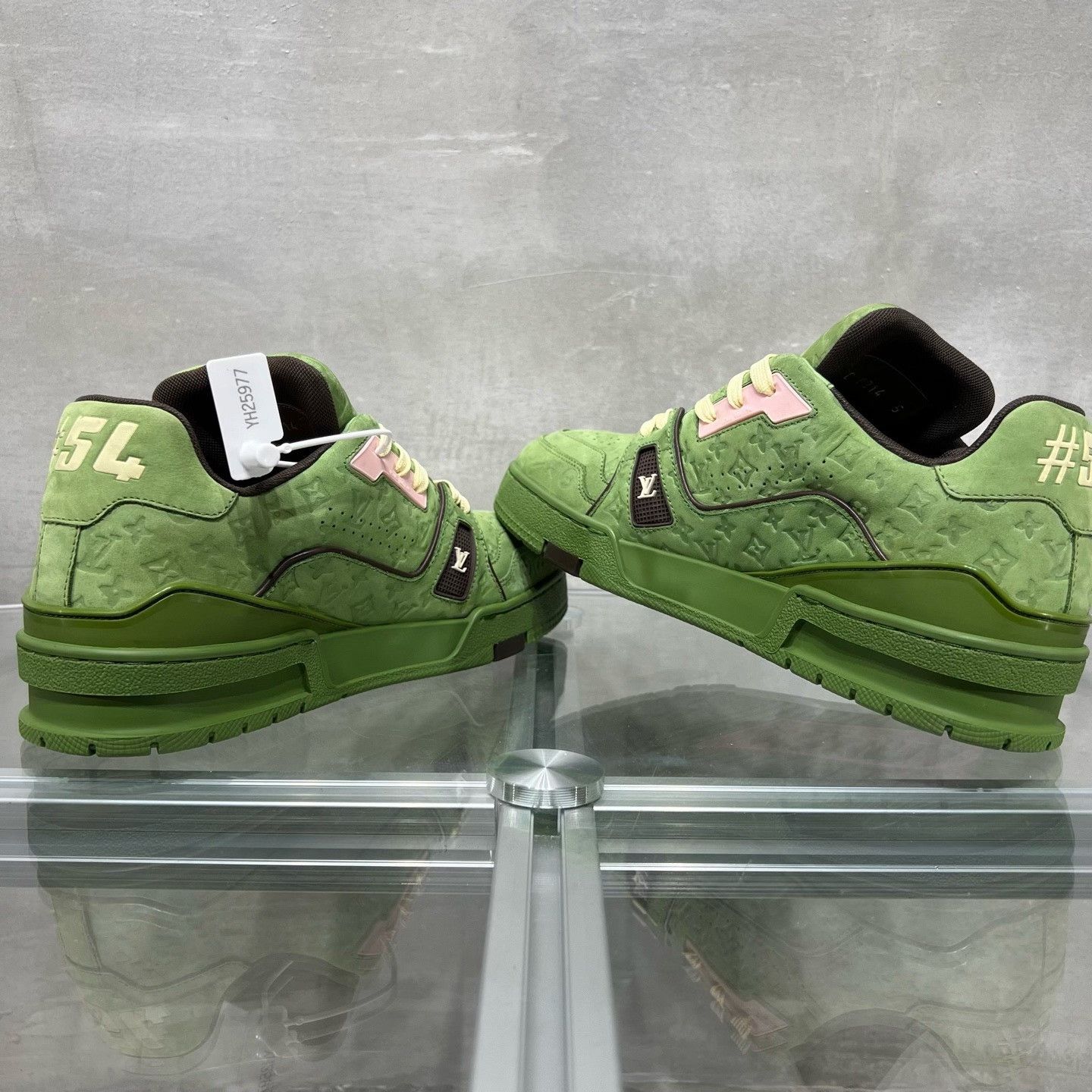 Louis Vuitton Louis Vuitton Training Green Lowtop Sneakers 6 Men Size US 6 / EU 39 - 5 Thumbnail