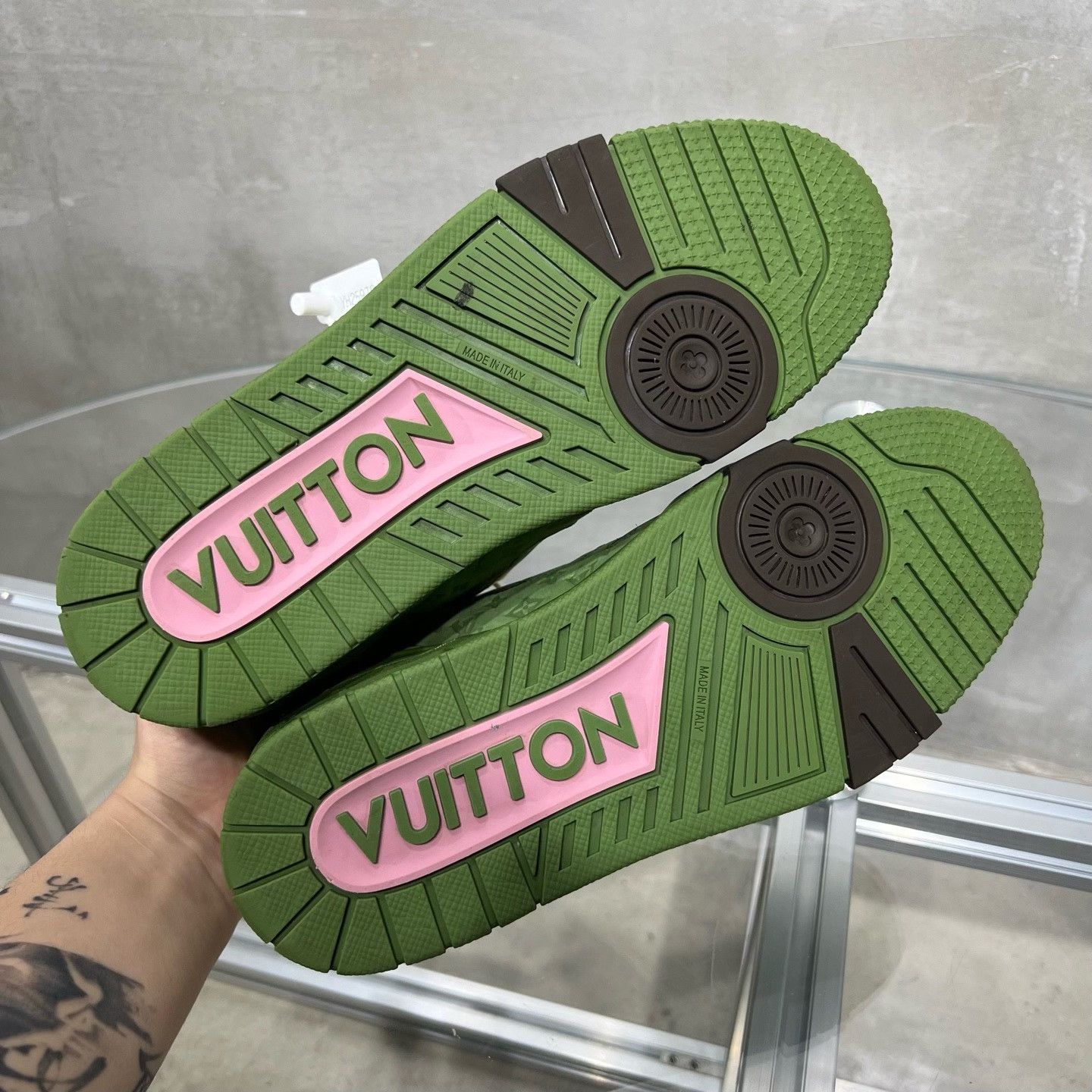 Louis Vuitton Louis Vuitton Training Green Lowtop Sneakers 6 Men Size US 6 / EU 39 - 7 Thumbnail