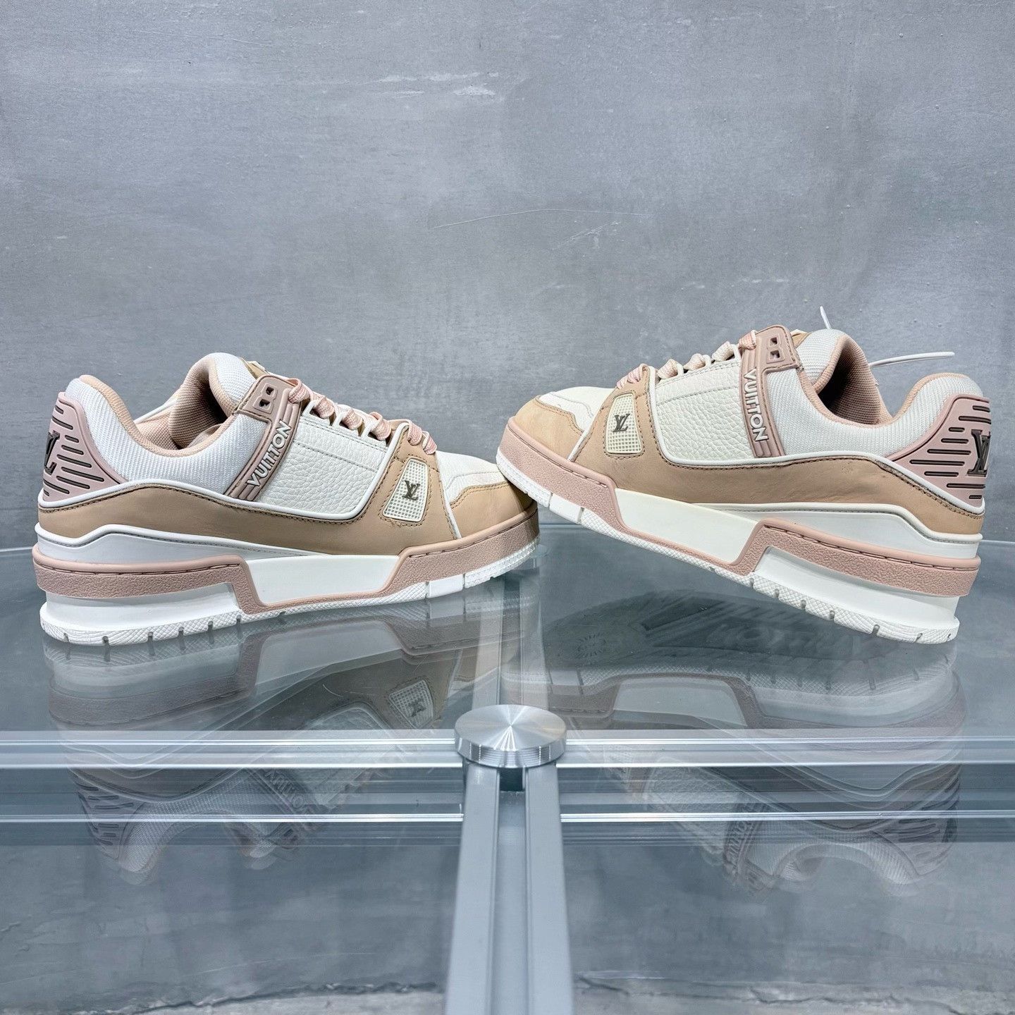 Louis Vuitton Louis Vuitton Training Pink Lowtop Sneakers it_35-5 Women Size US 5.5 / IT 35.5 - 5 Thumbnail