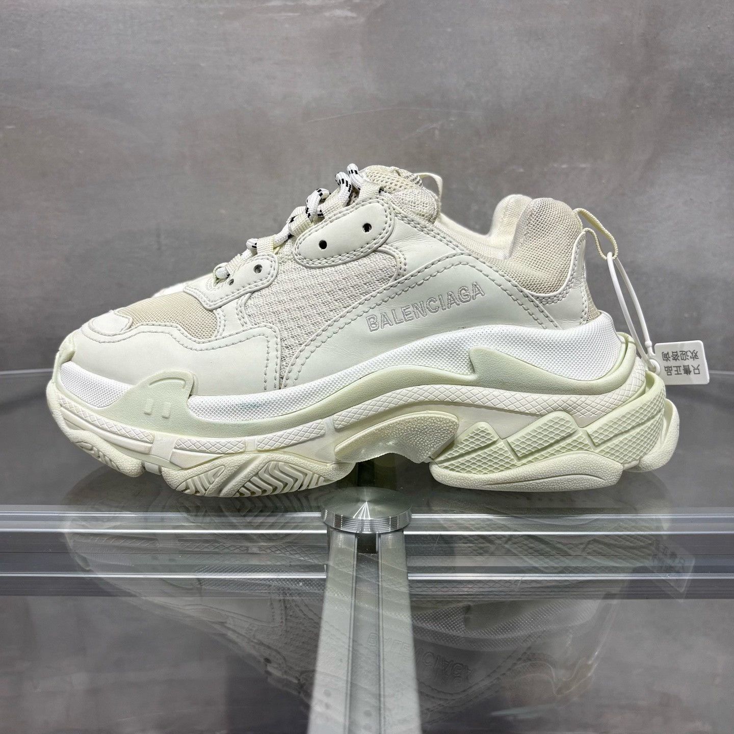 Balenciaga Balenciaga Distressed White Lowtop Sneakers it_37 Women Size US 7 / IT 37 - 3 Thumbnail
