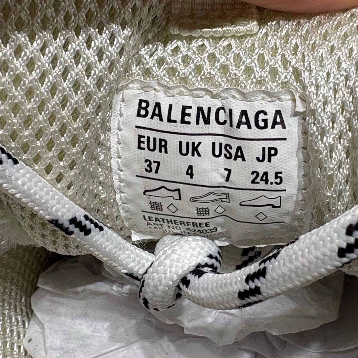 Balenciaga Balenciaga Distressed White Lowtop Sneakers it_37 Women Size US 7 / IT 37 - 8 Thumbnail