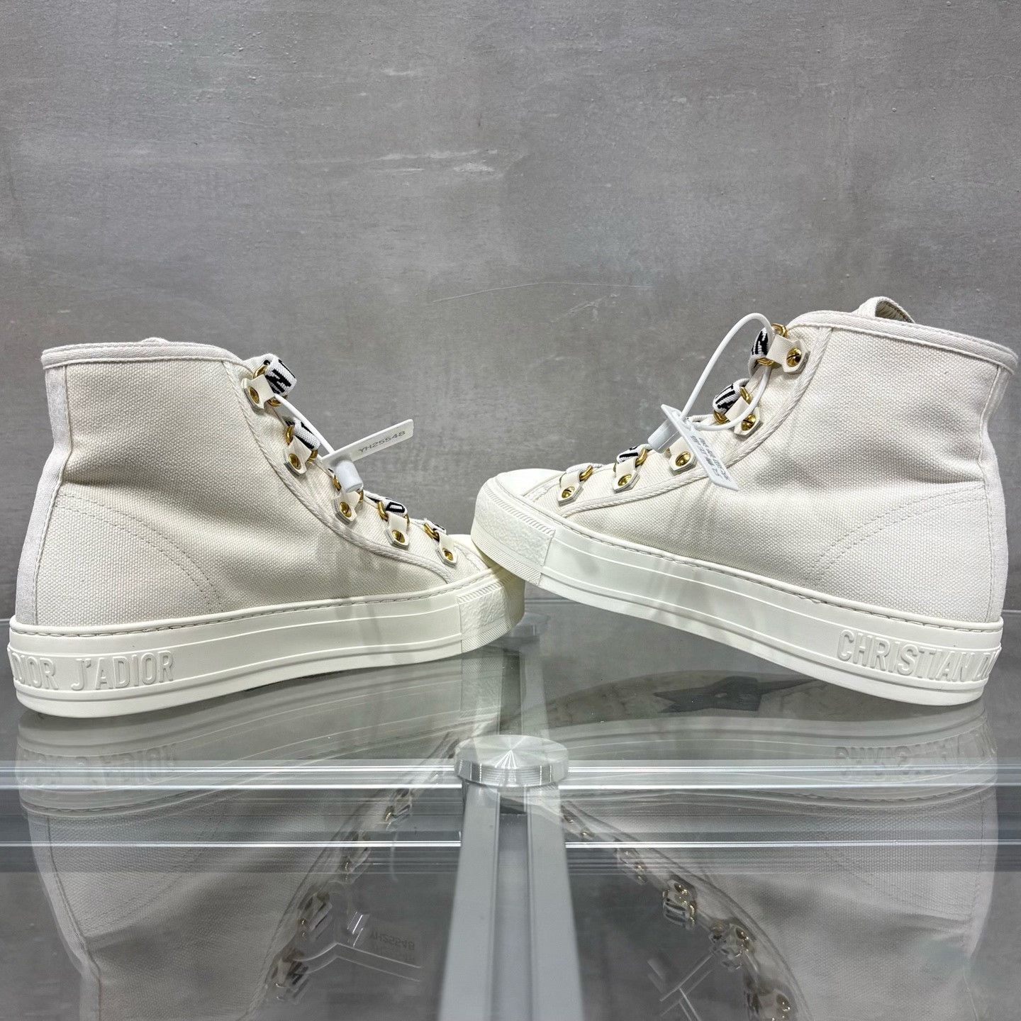 Dior Dior Canvas White Lowtop Sneakers it_36-5 Women Size US 6.5 / IT 36.5 - 5 Thumbnail