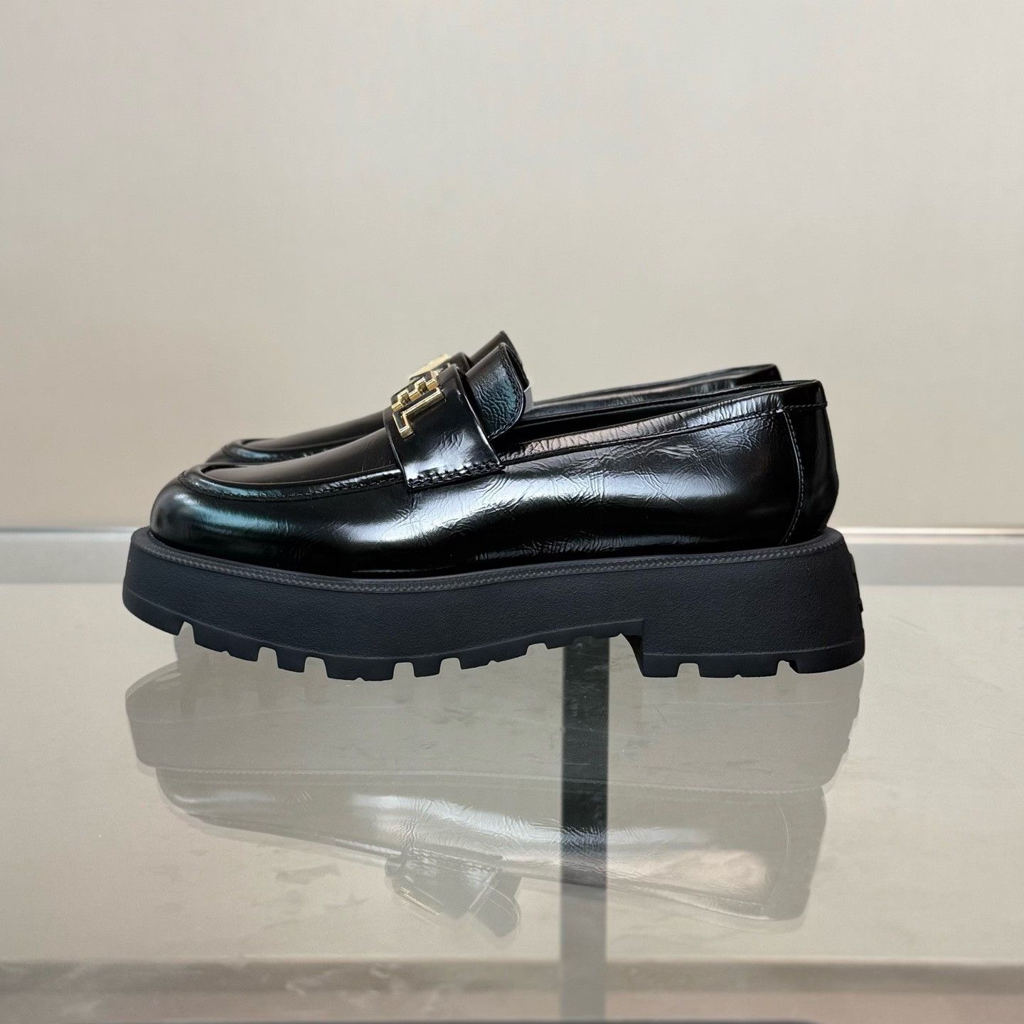 Chanel Chanel Retro Lowtop Sneakers it_38-5 Women Size US 8.5 / IT 38.5 - 2 Thumbnail