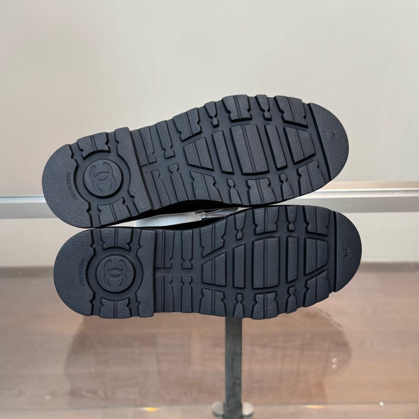 Chanel Chanel Retro Lowtop Sneakers it_38-5 Women Size US 8.5 / IT 38.5 - 7 Thumbnail