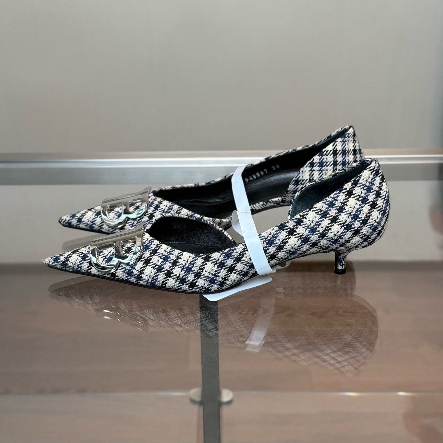 Balenciaga Balenciaga Plaid Lowtop Sneakers it_38 Women Size US 8 / IT 38 - 2 Thumbnail