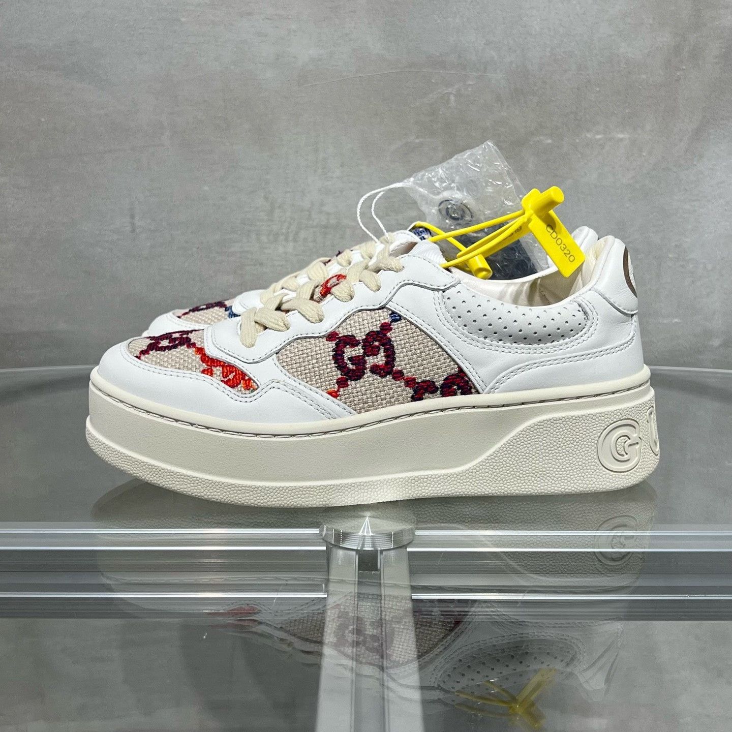 Gucci Gucci Embroidered White Lowtop Sneakers it_35-5 Women Size US 5.5 / IT 35.5 - 3 Thumbnail