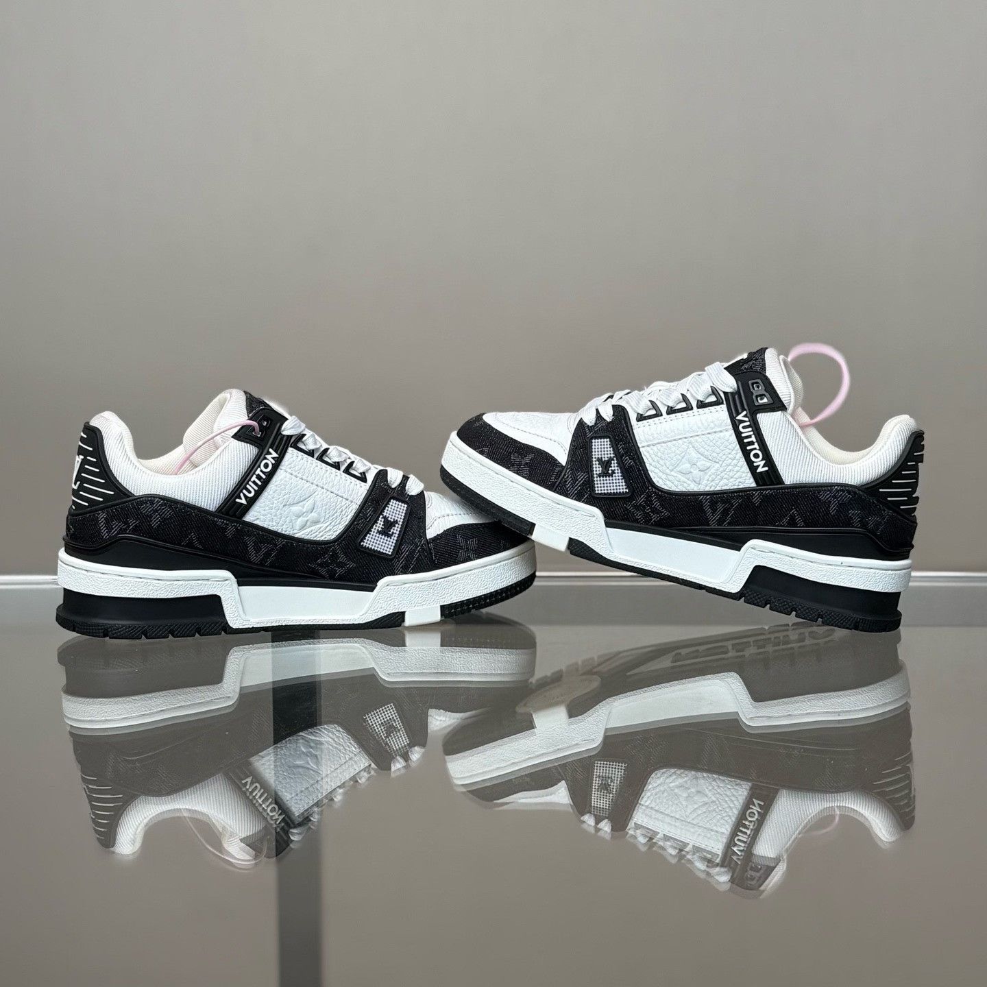 Louis Vuitton Louis Vuitton Training Black Lowtop Sneakers it_35-5 Women Size US 5.5 / IT 35.5 - 6 Thumbnail