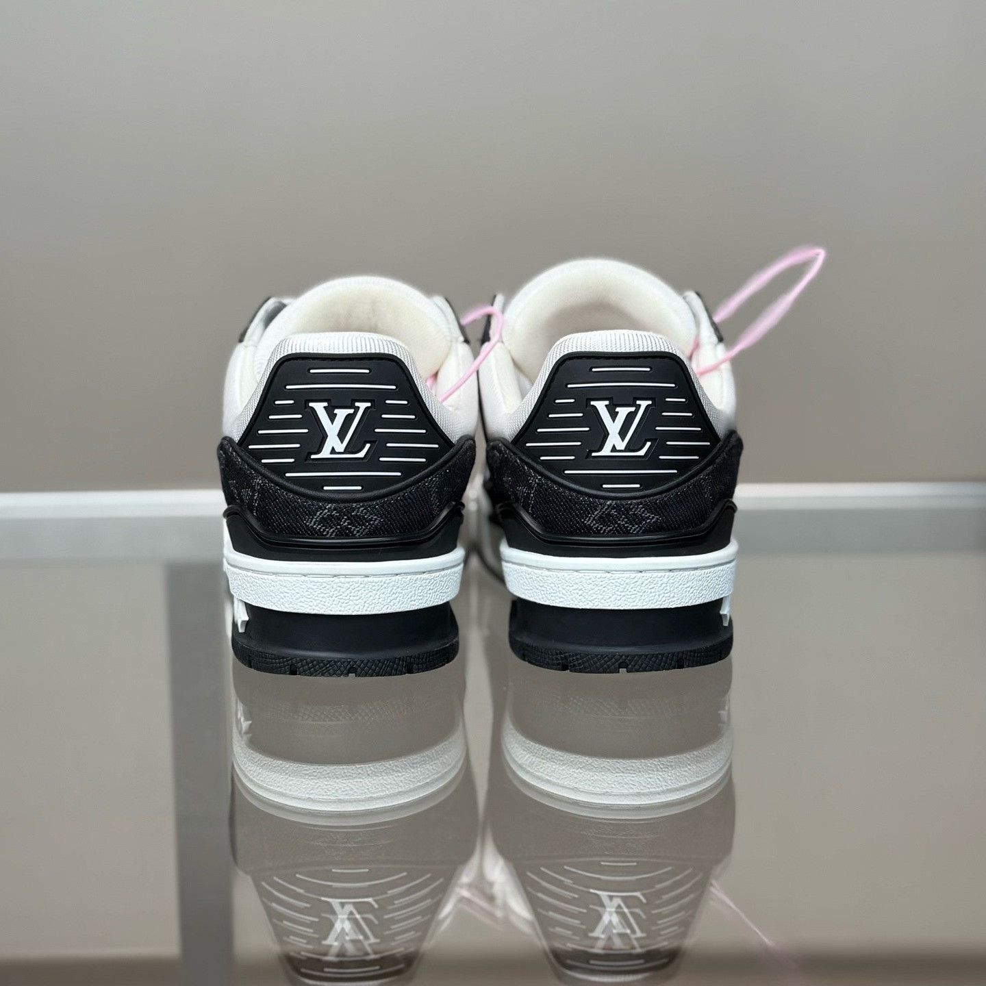 Louis Vuitton Louis Vuitton Training Black Lowtop Sneakers it_35-5 Women Size US 5.5 / IT 35.5 - 4 Thumbnail