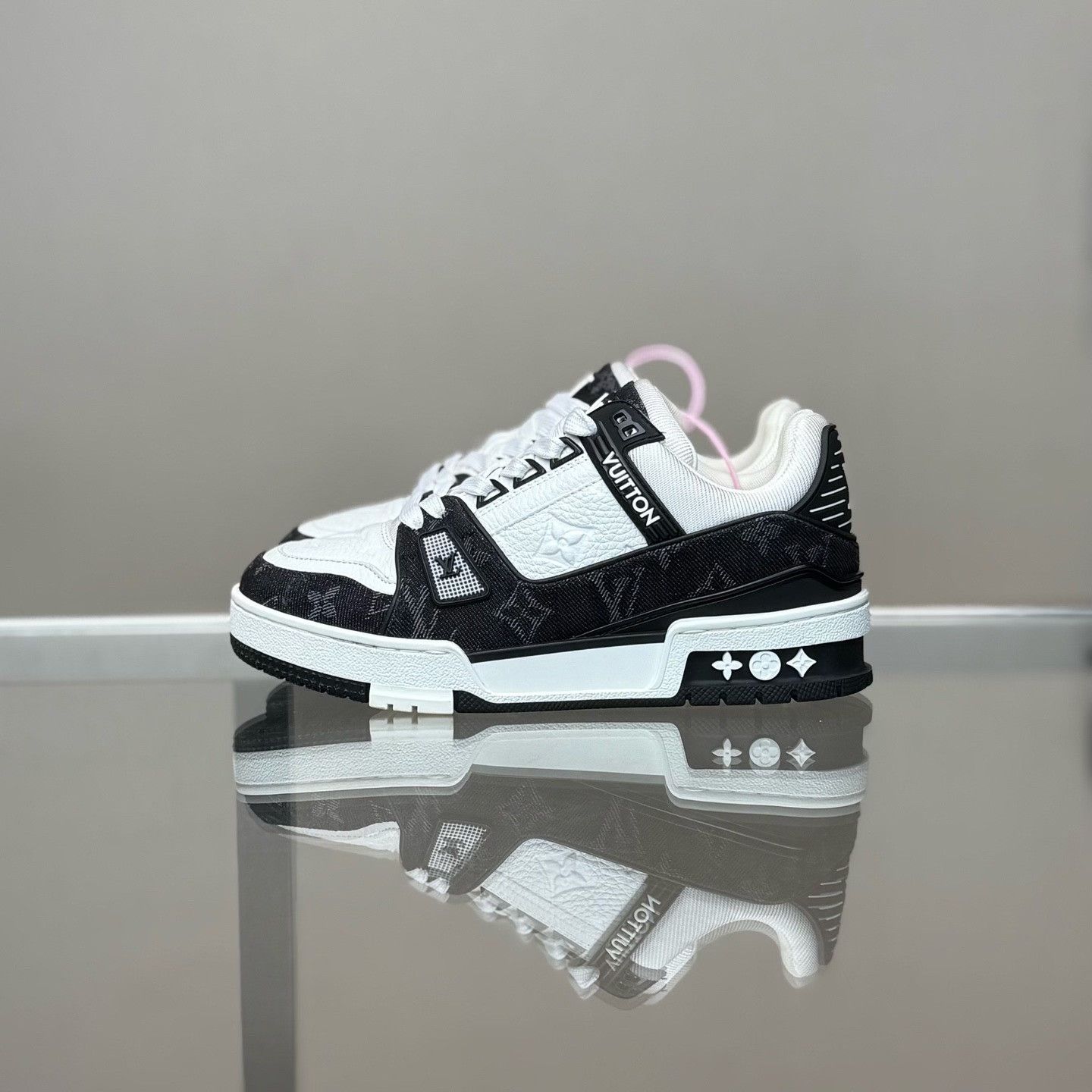 Louis Vuitton Louis Vuitton Training Black Lowtop Sneakers it_35-5 Women Size US 5.5 / IT 35.5 - 5 Thumbnail