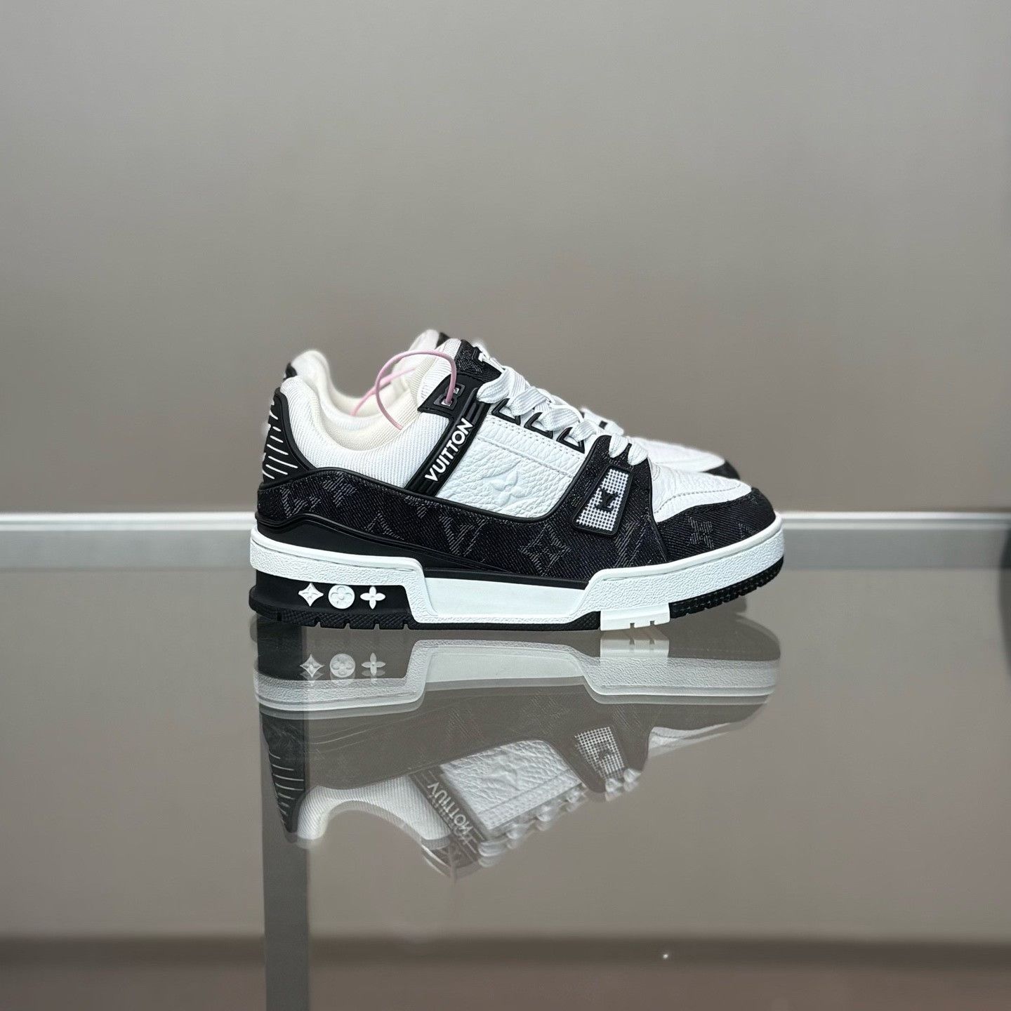 Louis Vuitton Louis Vuitton Training Black Lowtop Sneakers it_35-5 Women Size US 5.5 / IT 35.5 - 3 Thumbnail