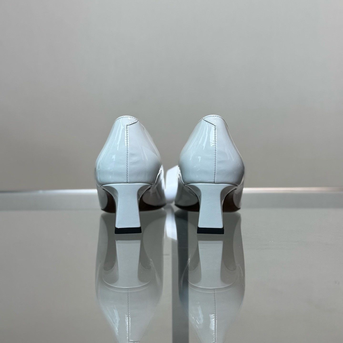 Roger Vivier Roger Vivier Retro Gray Lowtop Sneakers it_36-5 Women Size US 6.5 / IT 36.5 - 4 Thumbnail
