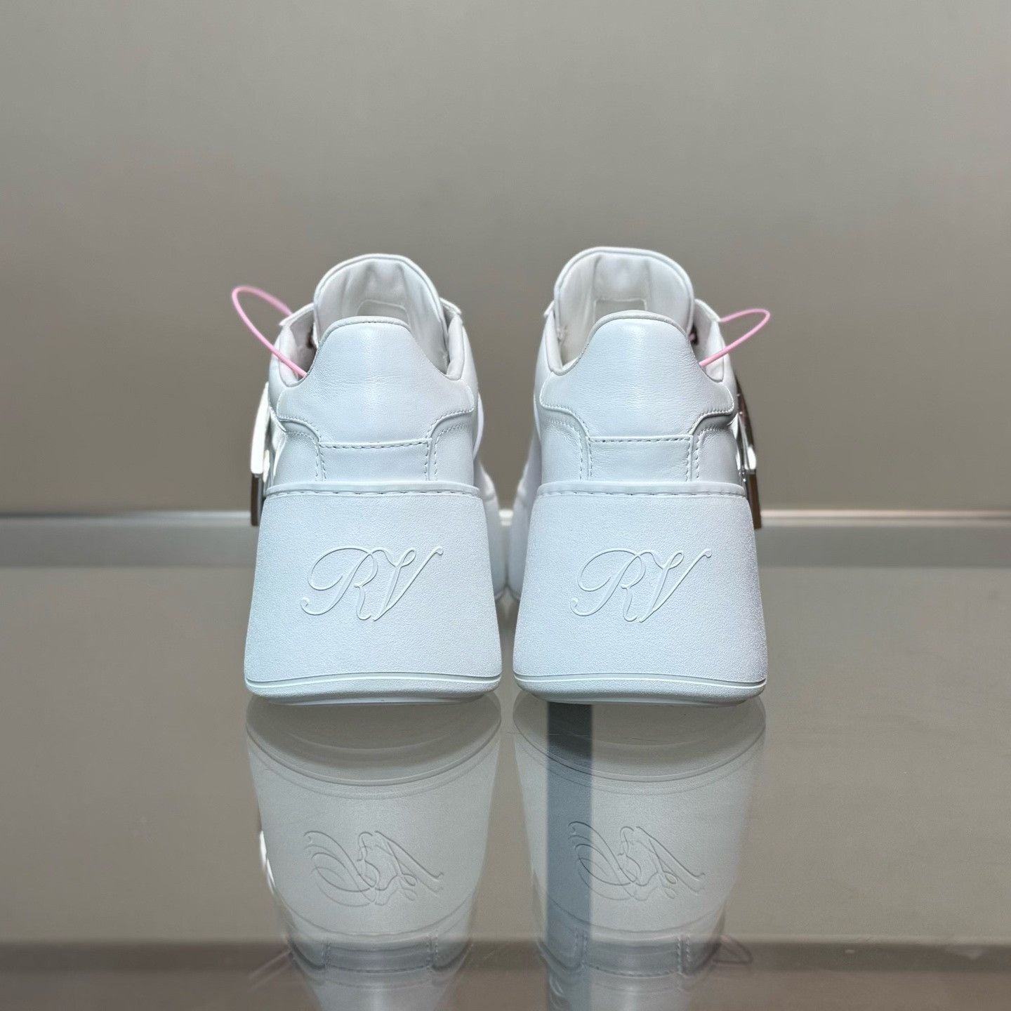 Roger Vivier Roger Vivier Retro White Lowtop Sneakers it_35-5 Women Size US 5.5 / IT 35.5 - 3 Thumbnail