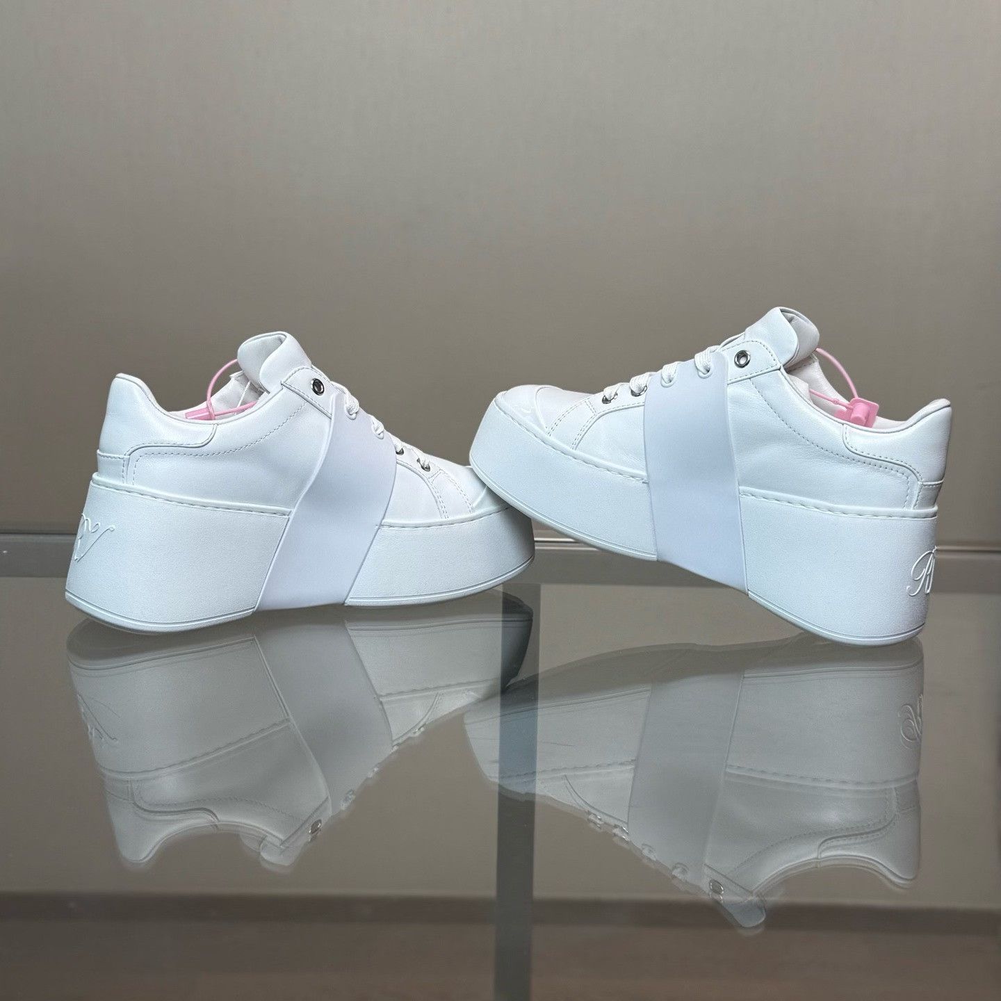 Roger Vivier Roger Vivier Retro White Lowtop Sneakers it_35-5 Women Size US 5.5 / IT 35.5 - 6 Thumbnail