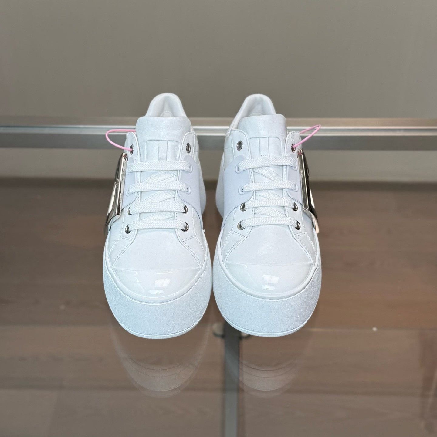 Roger Vivier Roger Vivier Retro White Lowtop Sneakers it_35-5 Women Size US 5.5 / IT 35.5 - 5 Thumbnail