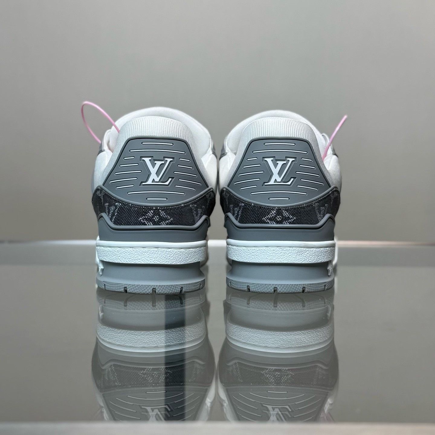 Louis Vuitton Louis Vuitton Training White Lowtop Sneakers 9 Men Size US 9 / EU 42 - 3 Thumbnail