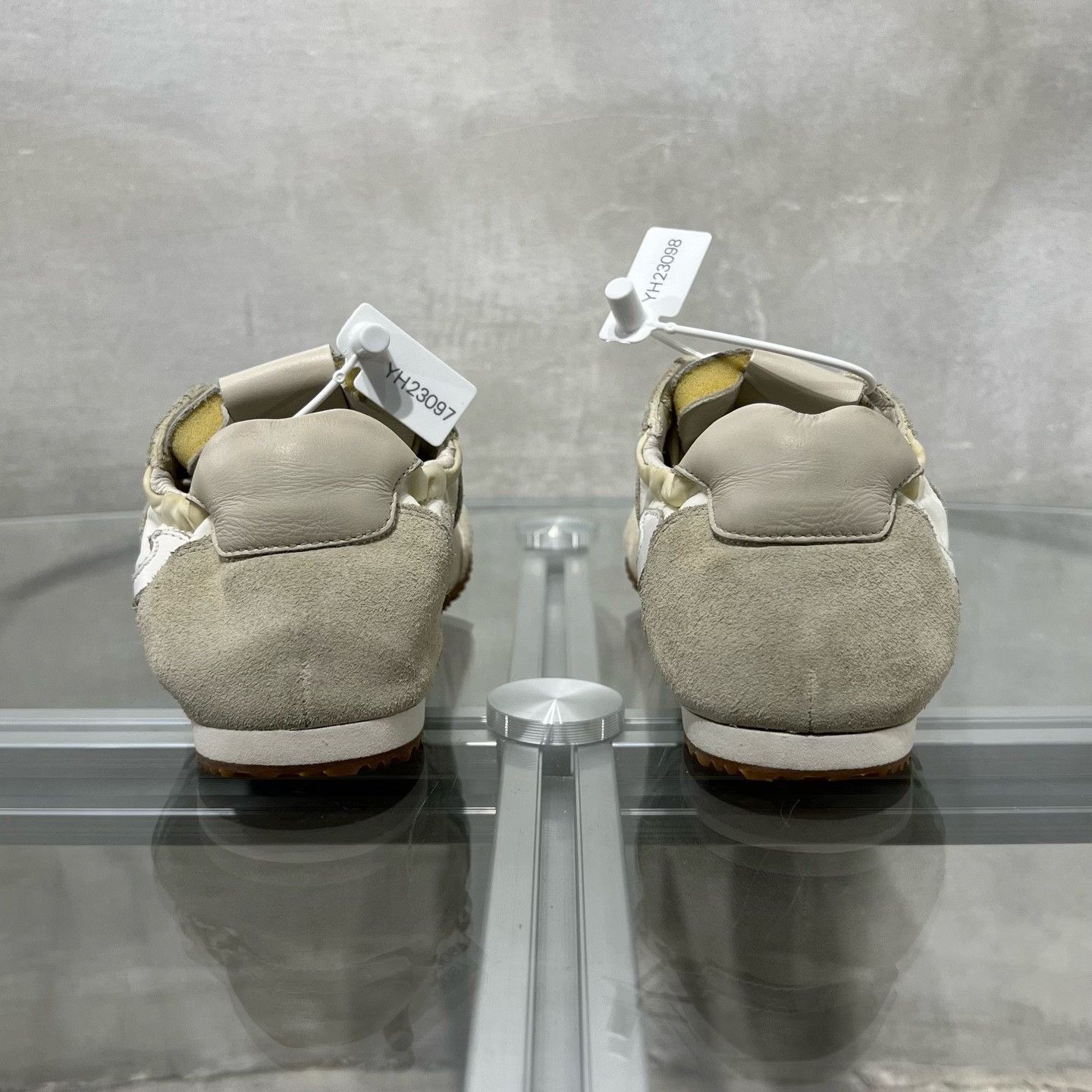 Loewe Loewe Casual White Lowtop Sneakers it_35 Women Size US 5 / IT 35 - 6 Thumbnail