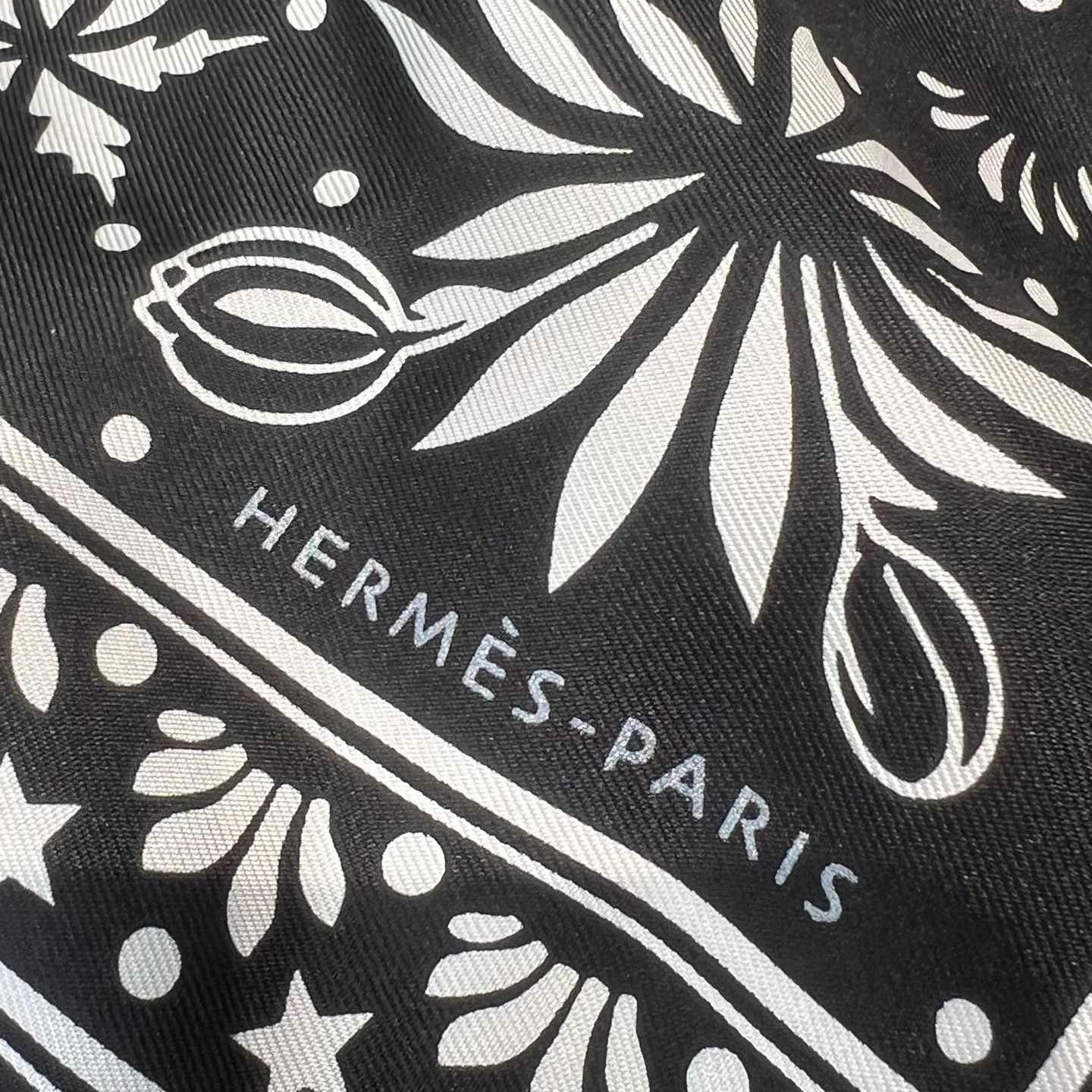 Hermes Hermes Printed Graphic Black Scarf one size Men Size ONE SIZE - 2 Thumbnail