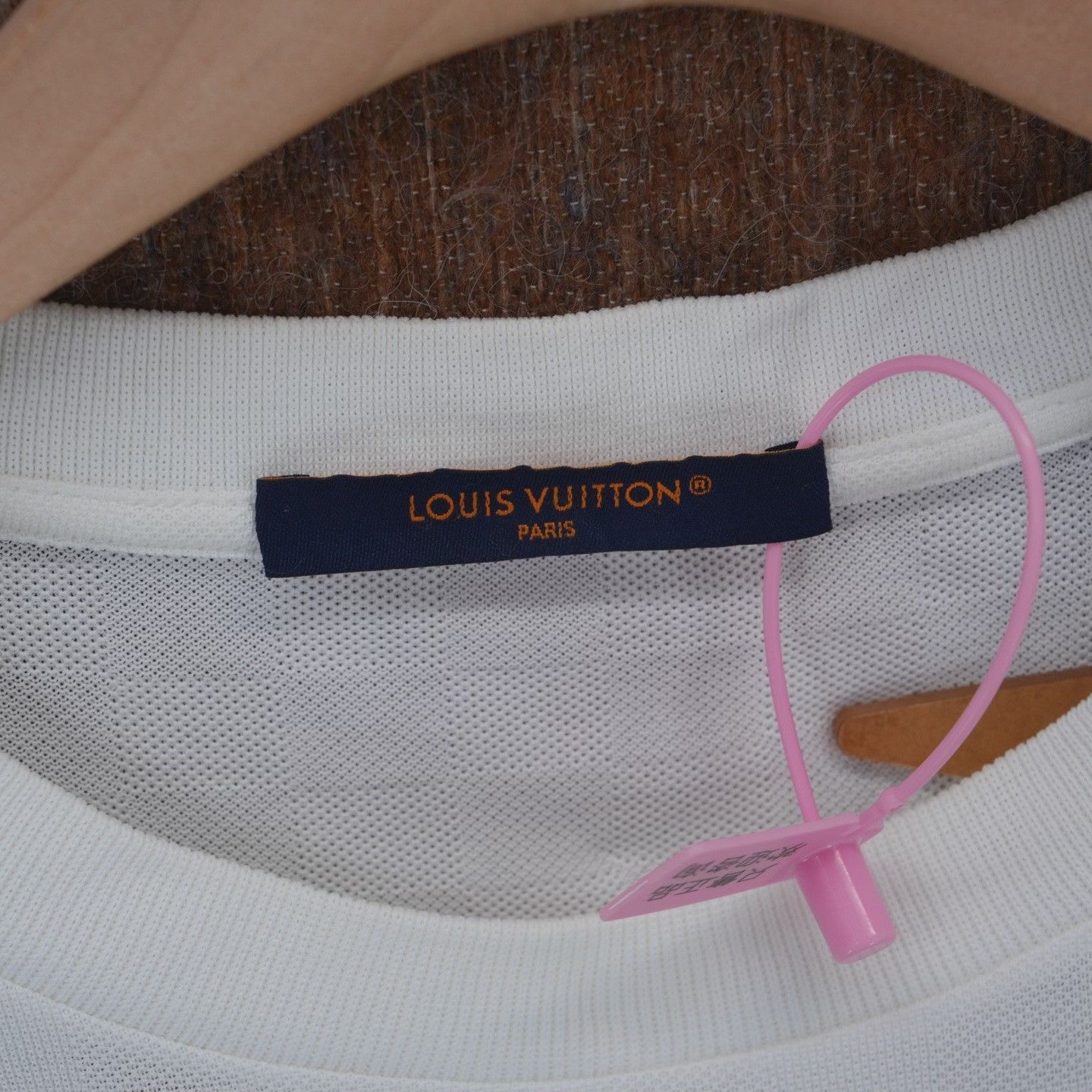 Louis Vuitton Louis Vuitton Embroidered White T-Shirt m Men Size US M / EU 48-50 / 2 - 3 Thumbnail