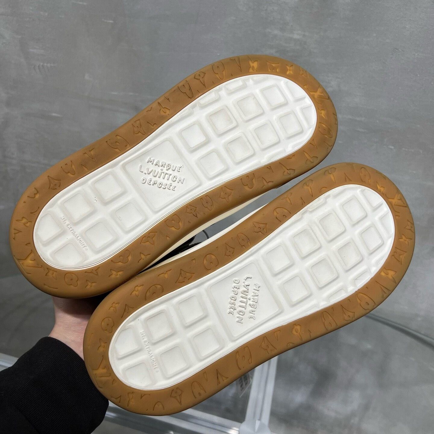 Louis Vuitton Louis Vuitton Brown Lowtop Sneakers 7 Men Size US 7 / EU 40 - 7 Thumbnail