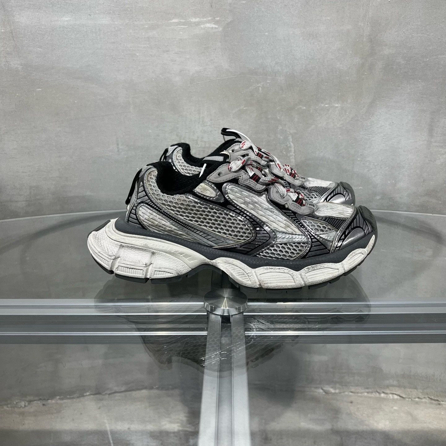 Balenciaga Balenciaga Distressed Gray Lowtop Sneakers it_35 Women Size US 5 / IT 35 - 4 Thumbnail