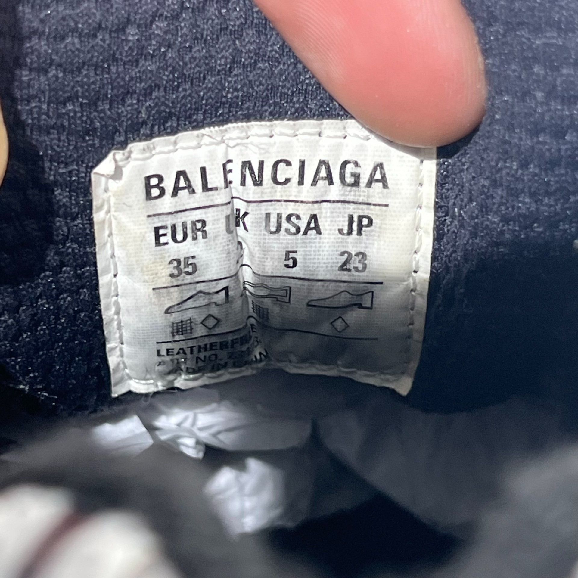 Balenciaga Balenciaga Distressed Gray Lowtop Sneakers it_35 Women Size US 5 / IT 35 - 8 Thumbnail