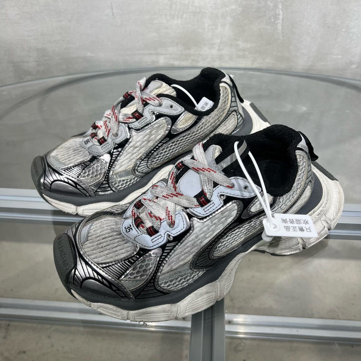 Balenciaga Balenciaga Distressed Gray Lowtop Sneakers it_35 Women Size US 5 / IT 35 - 2 Thumbnail