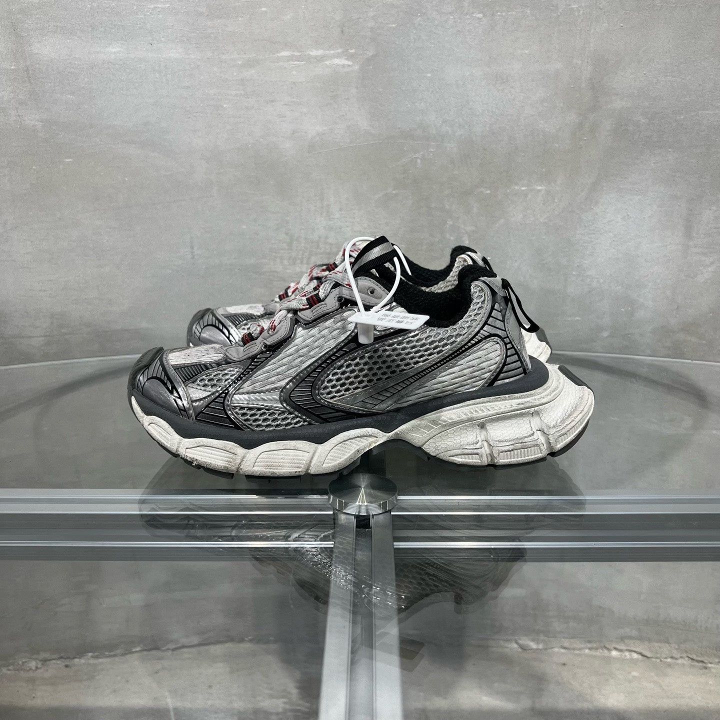 Balenciaga Balenciaga Distressed Gray Lowtop Sneakers it_35 Women Size US 5 / IT 35 - 3 Thumbnail