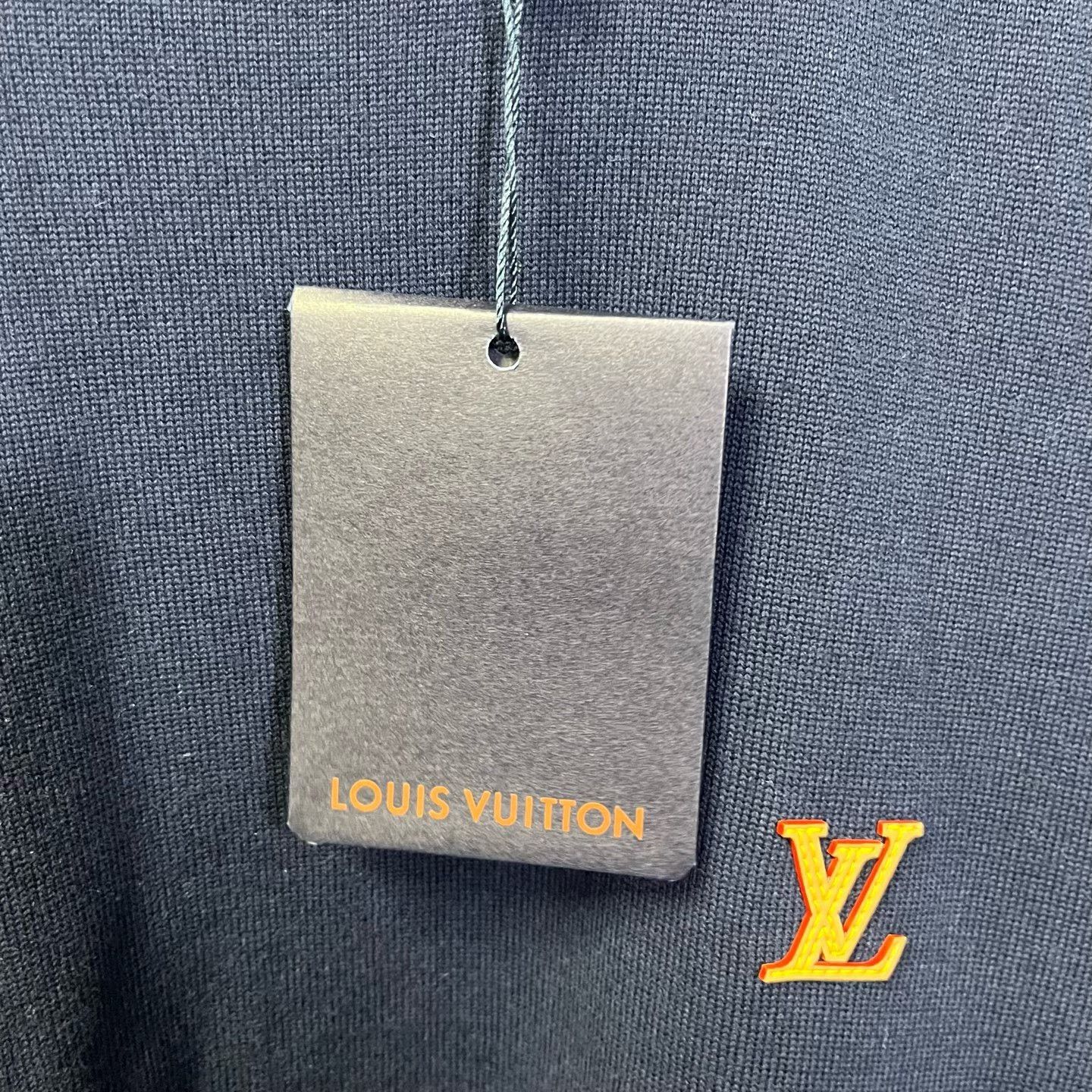 Louis Vuitton Louis Vuitton Retro T-Shirt s Men Size US S / EU 44-46 / 1 - 5 Thumbnail