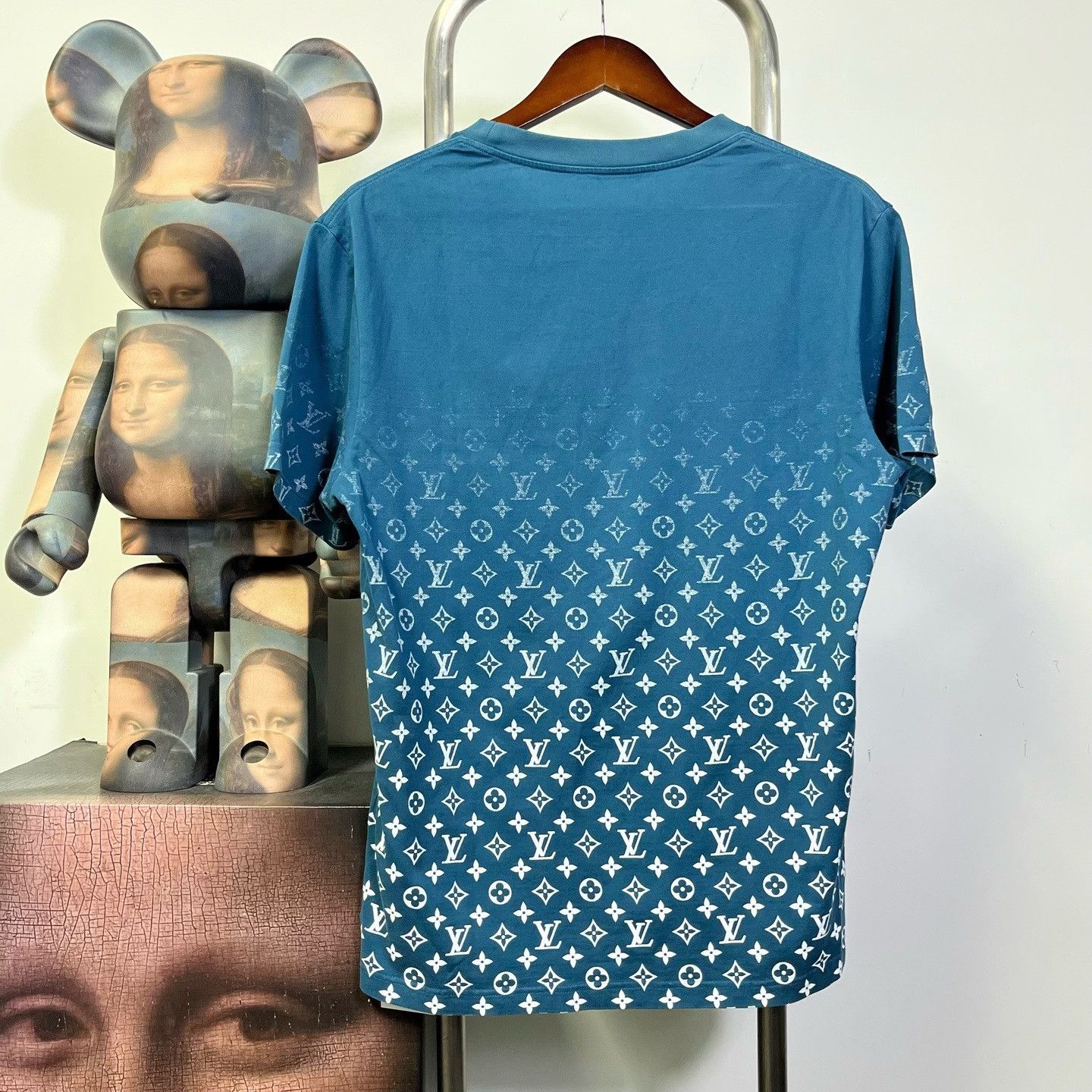 Louis Vuitton Louis Vuitton Tie-Dye Gradient Multi T-Shirt l Men Size US L / EU 52-54 / 3 - 2 Thumbnail