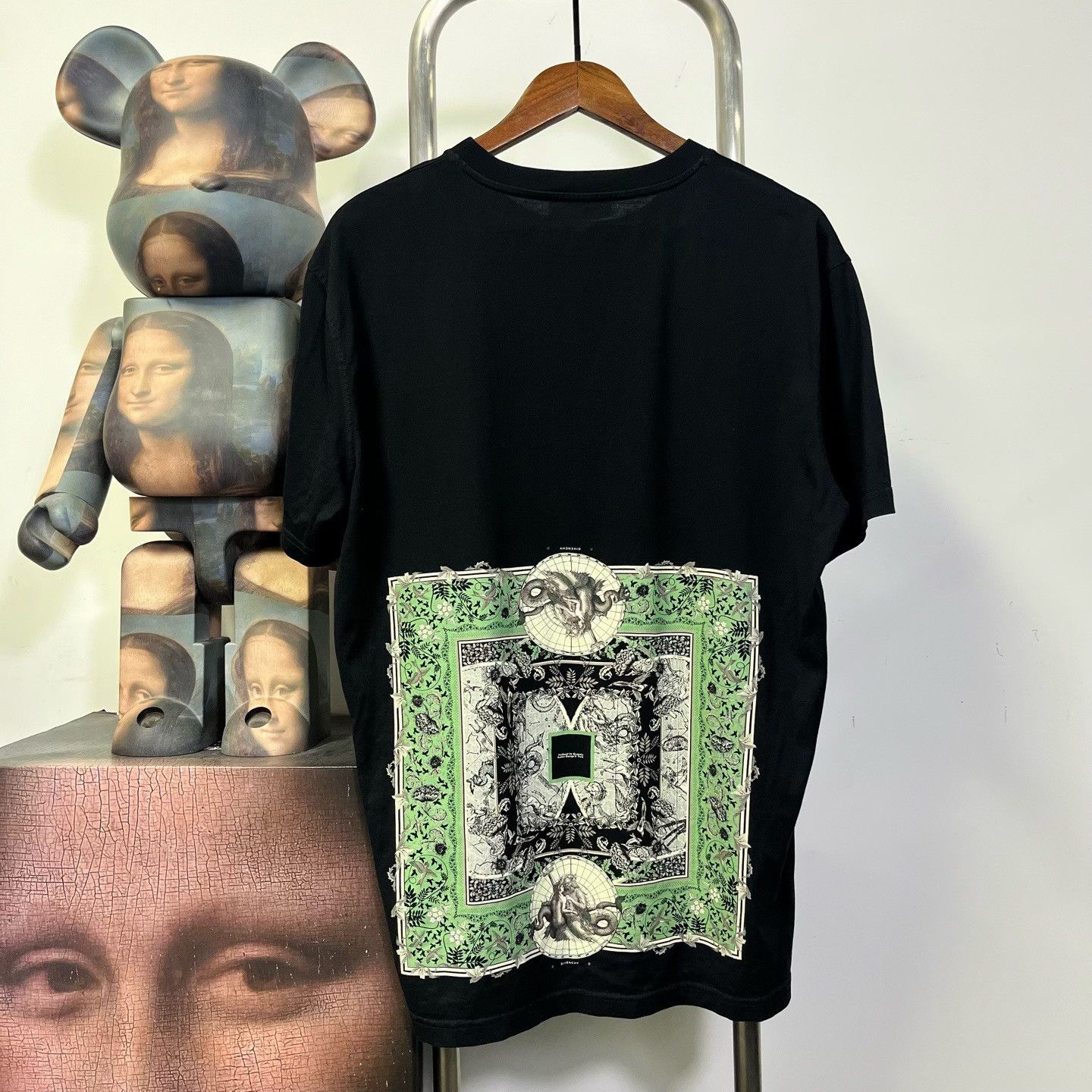 Givenchy Givenchy Retro Printed T-Shirt xl Men Size US XL / EU 56 / 4 - 2 Thumbnail
