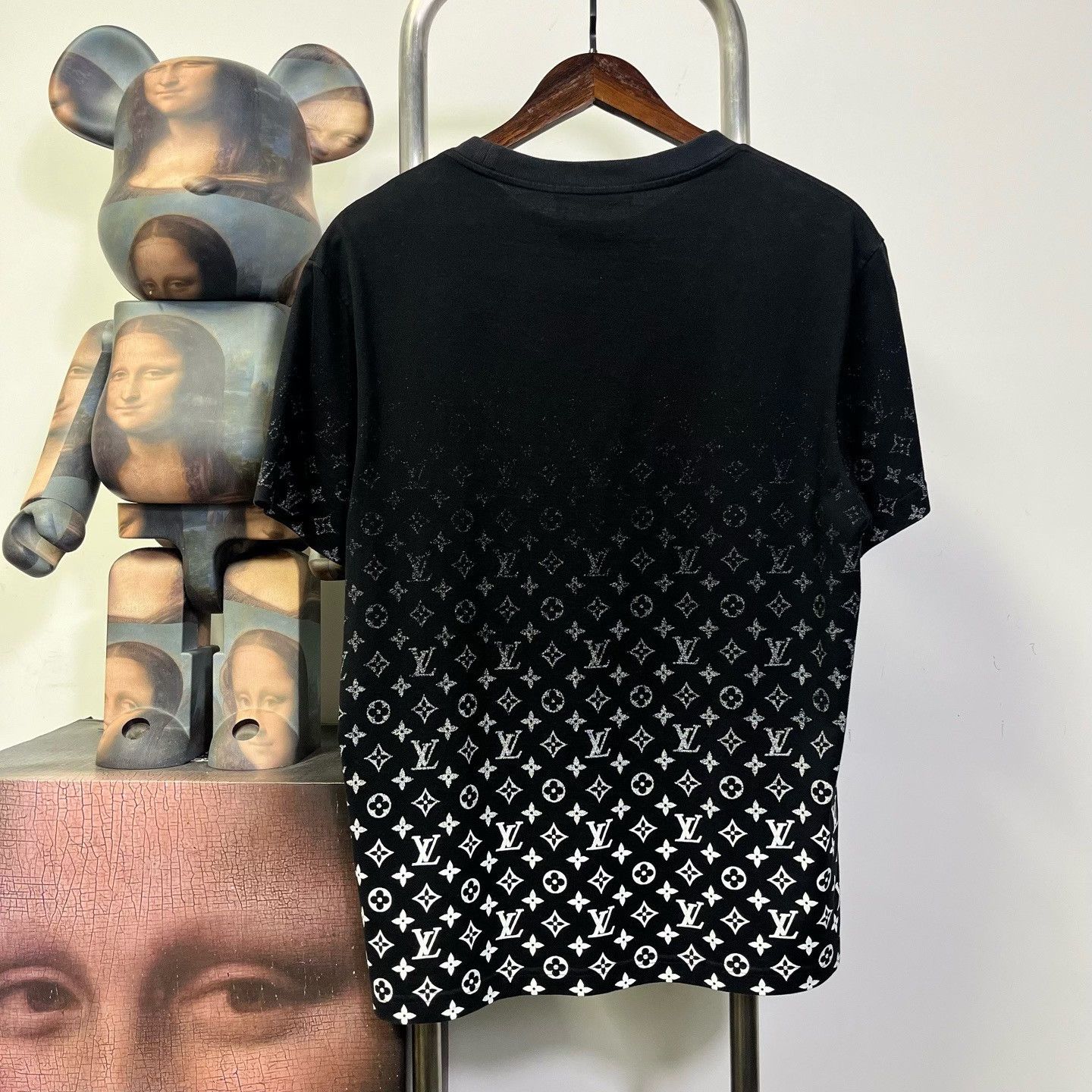 Louis Vuitton Louis Vuitton Tie-Dye Gradient Multi T-Shirt m Men Size US M / EU 48-50 / 2 - 2 Thumbnail