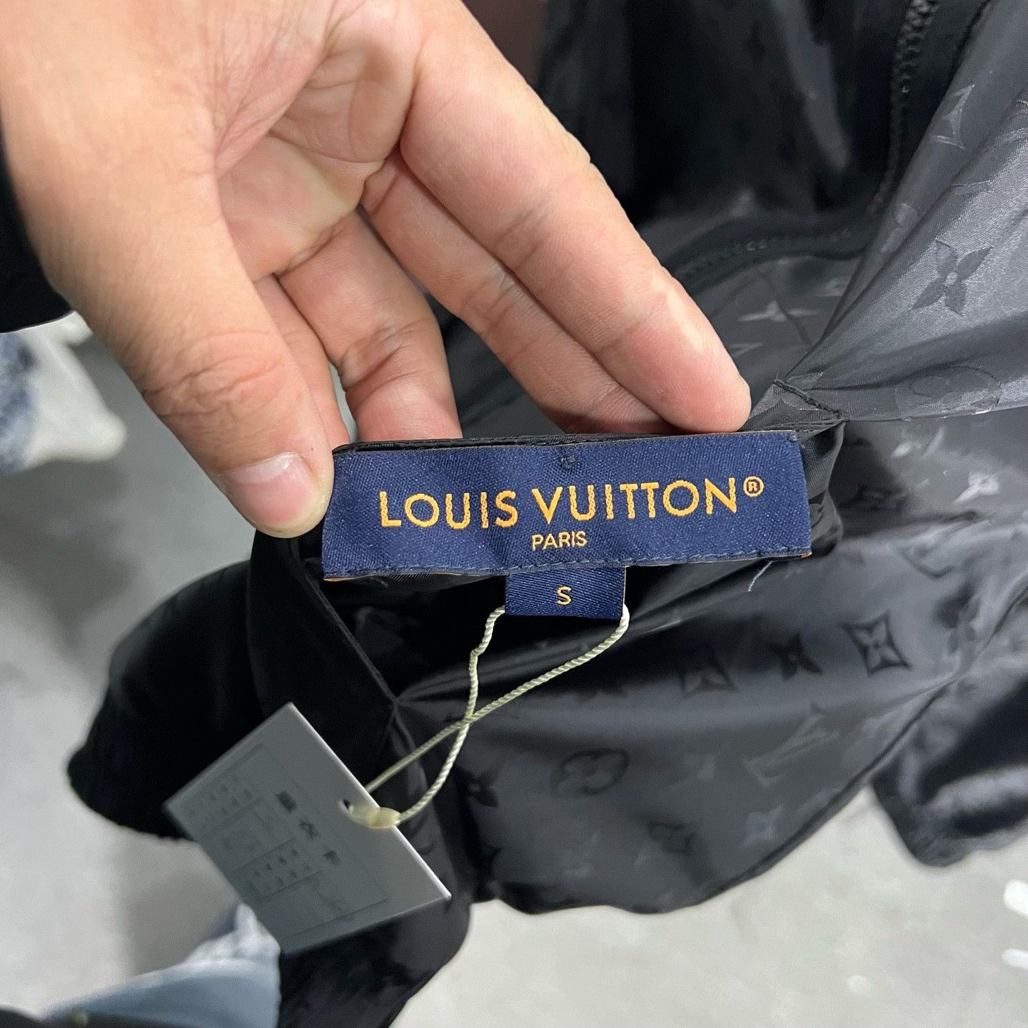 Louis Vuitton Louis Vuitton Light Jacket s Men Size US S / EU 44-46 / 1 - 3 Thumbnail