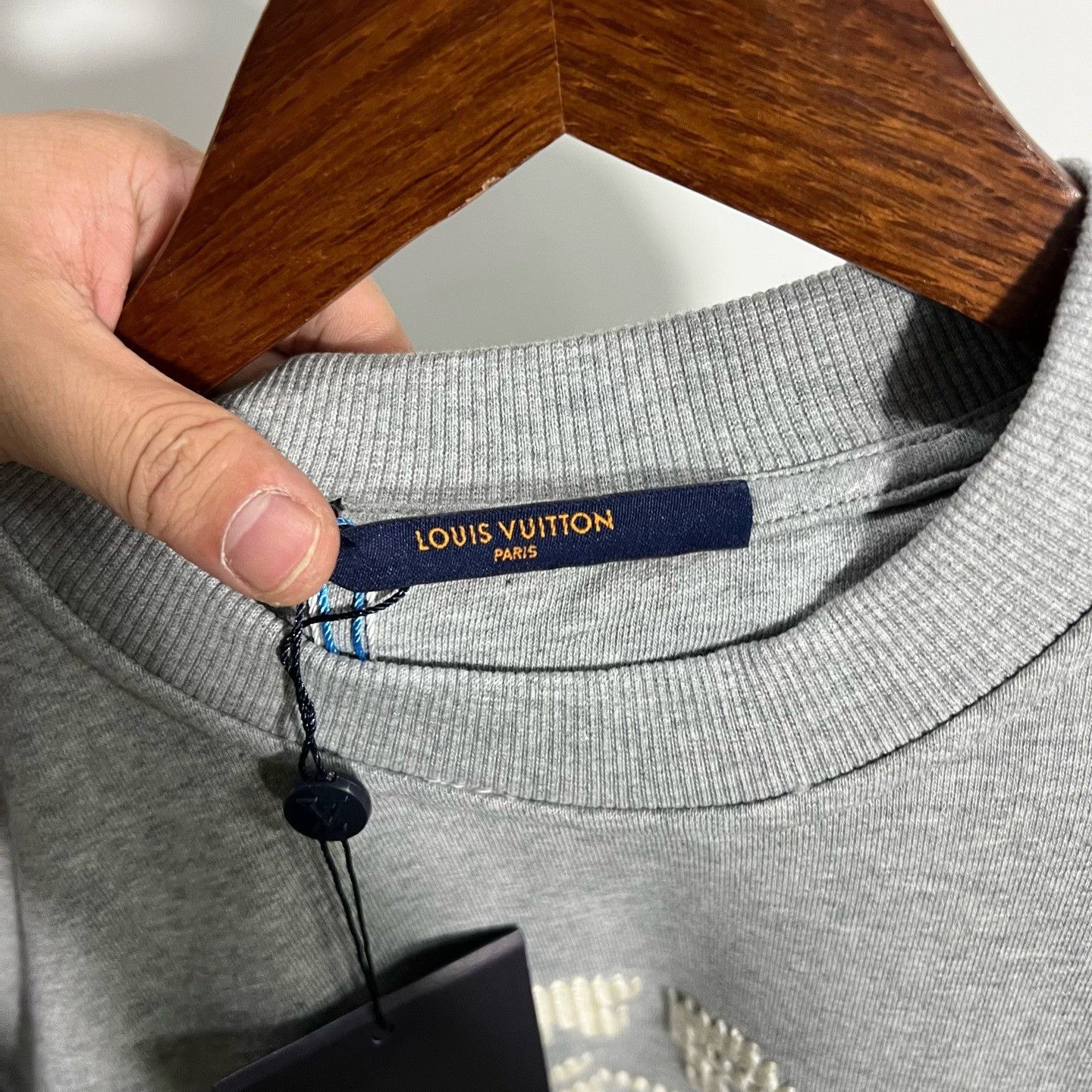 Louis Vuitton Louis Vuitton Embroidered Hoodie m Men Size US M / EU 48-50 / 2 - 3 Thumbnail
