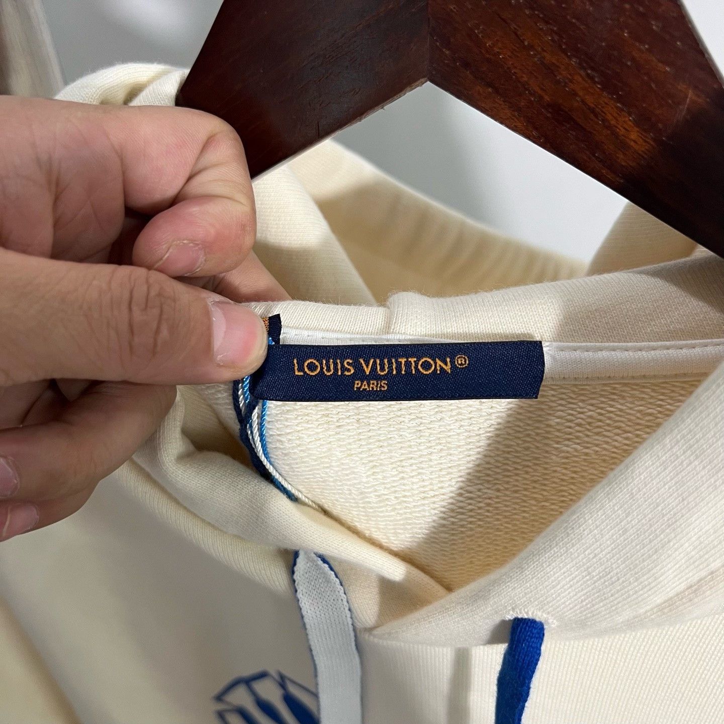 Louis Vuitton Louis Vuitton Printed Hoodie l Men Size US L / EU 52-54 / 3 - 3 Thumbnail