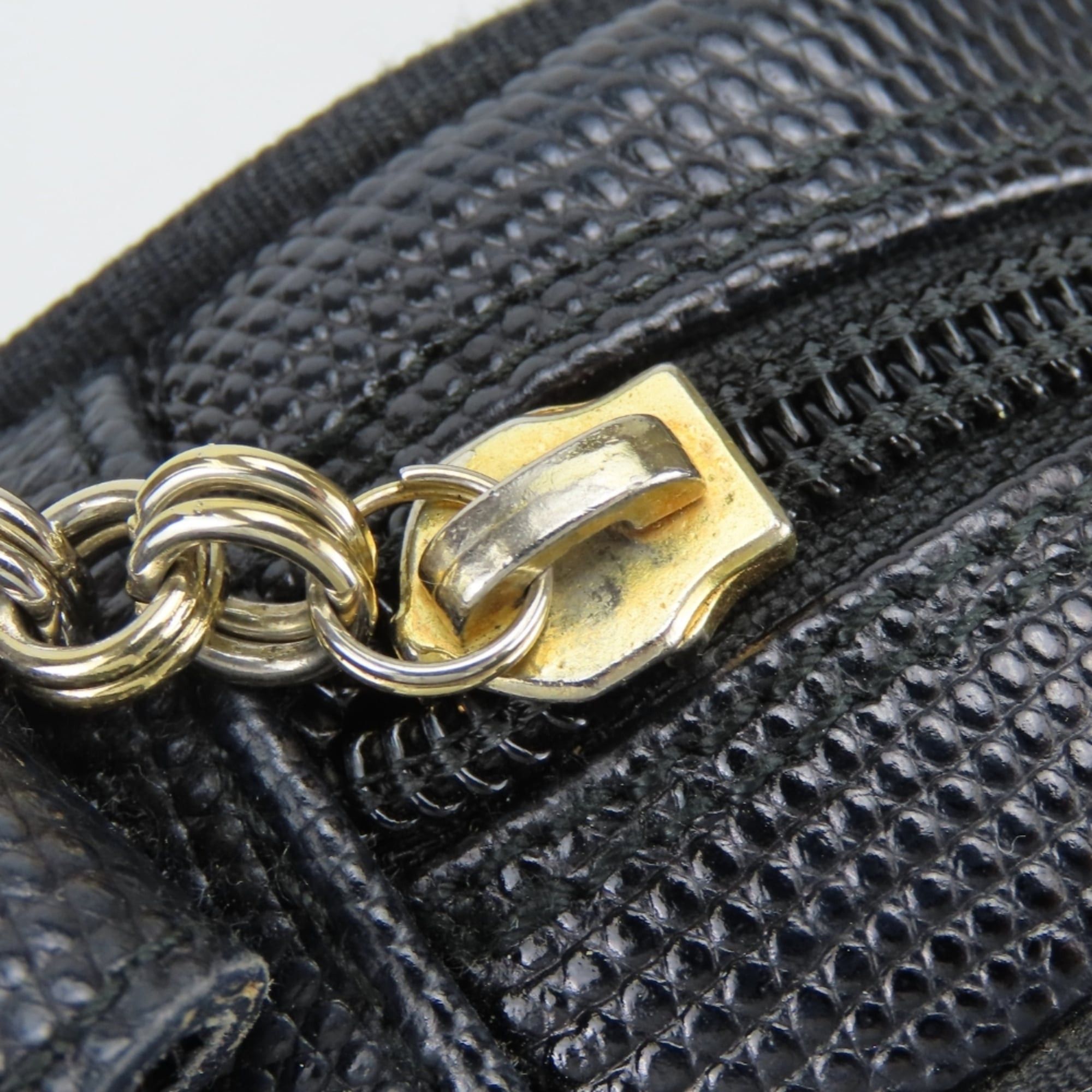 Salvatore Ferragamo Salvatore Ferragamo Shoulder Bag Vara D213096 Embossed Leather Black Gold Hardware Women's Size ONE SIZE - 16 Thumbnail