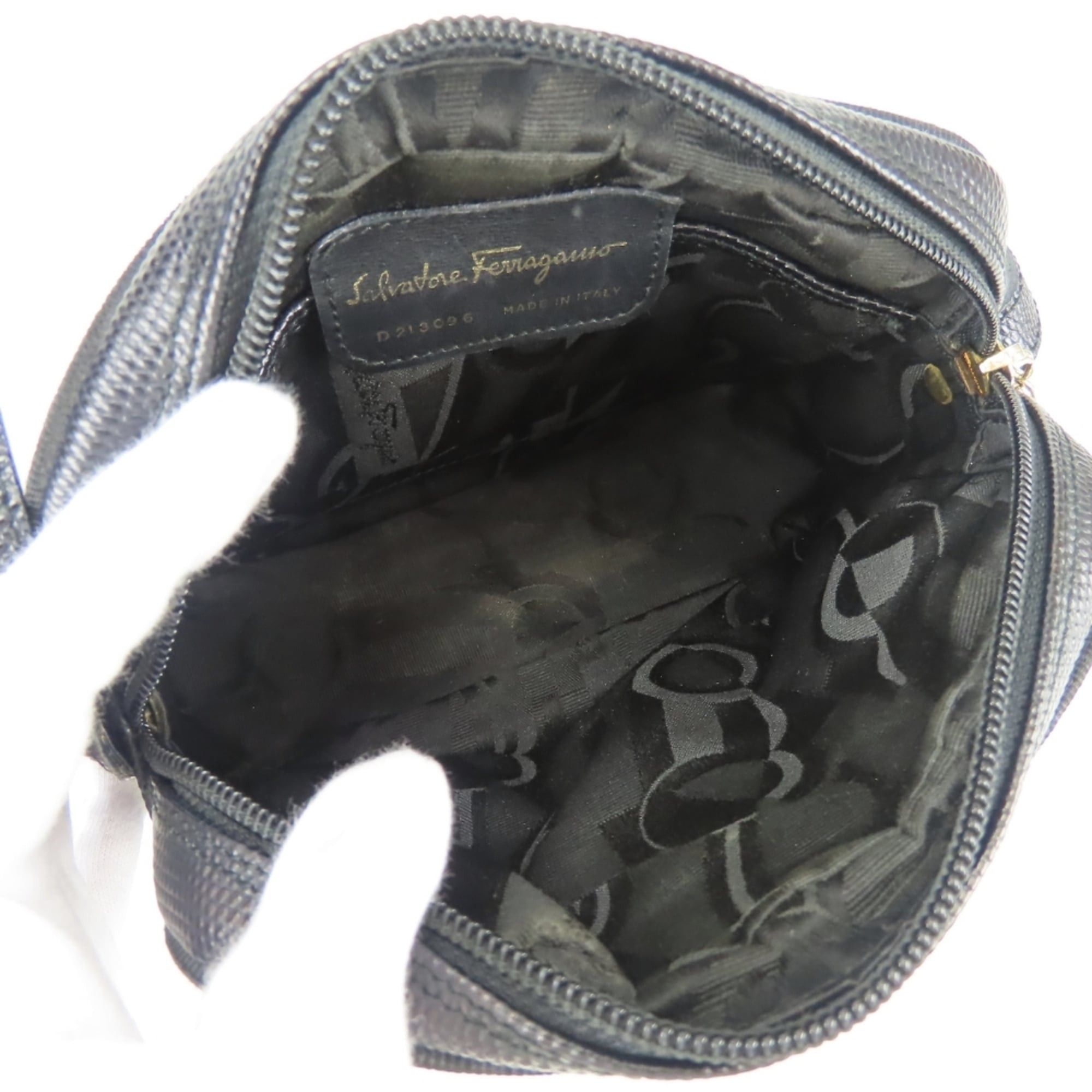Salvatore Ferragamo Salvatore Ferragamo Shoulder Bag Vara D213096 Embossed Leather Black Gold Hardware Women's Size ONE SIZE - 22 Thumbnail