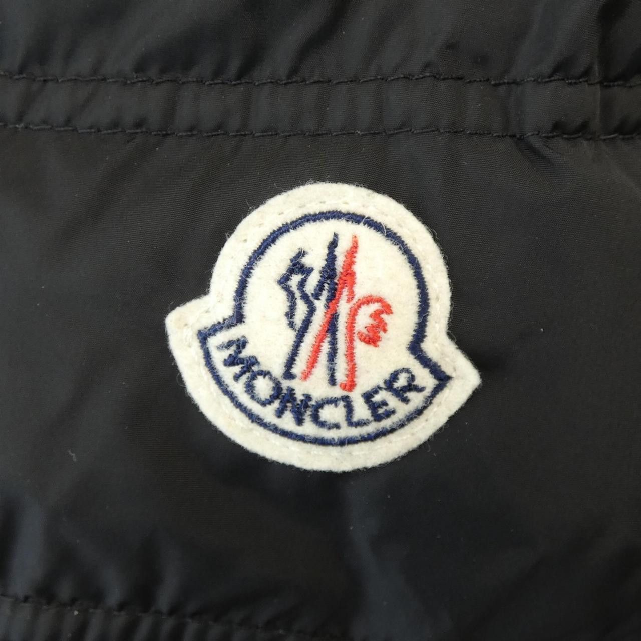 Moncler Moncler Moncler ACCENTEUR Down Coat Textile Outerwear ACCENTEUR DUTY FREE for USA Size ONE SIZE - 8 Thumbnail