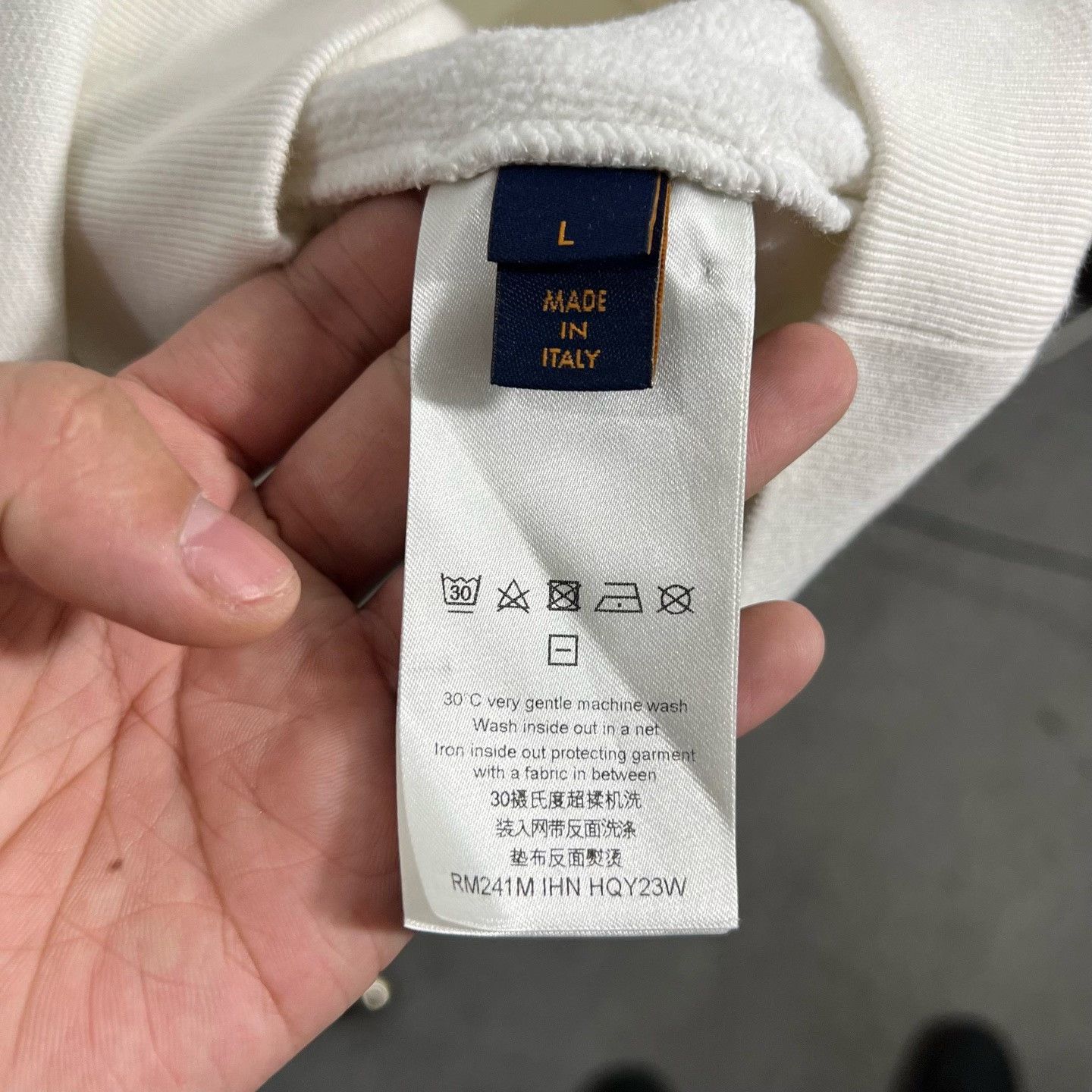 Louis Vuitton Louis Vuitton Graphic White Hoodie l Men Size US L / EU 52-54 / 3 - 4 Thumbnail
